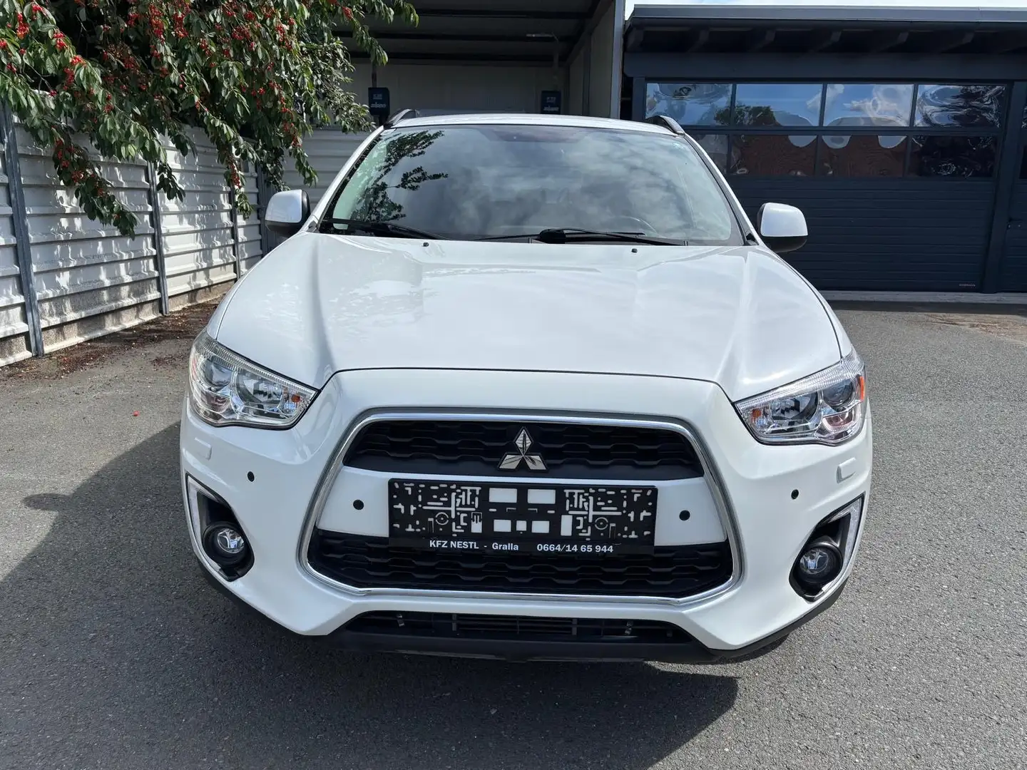 Mitsubishi ASX 1,8 DI-D LP 4WD Invite Com Weiß - 2