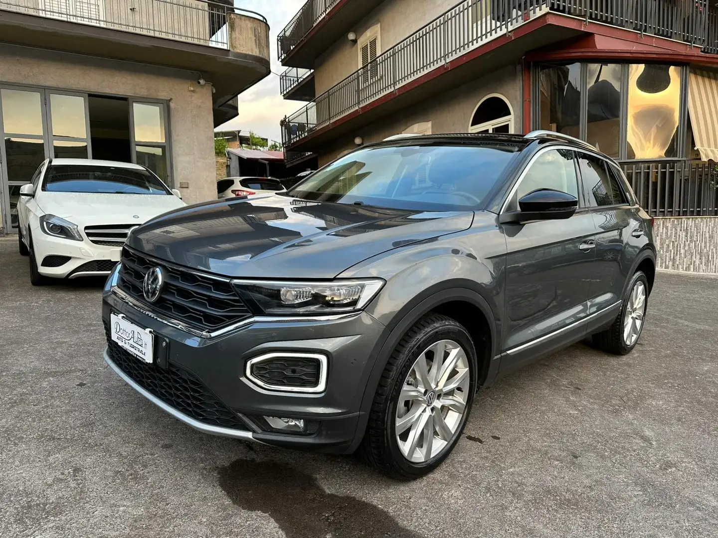 Volkswagen T-Roc 1.6 tdi Advanced Gris - 1
