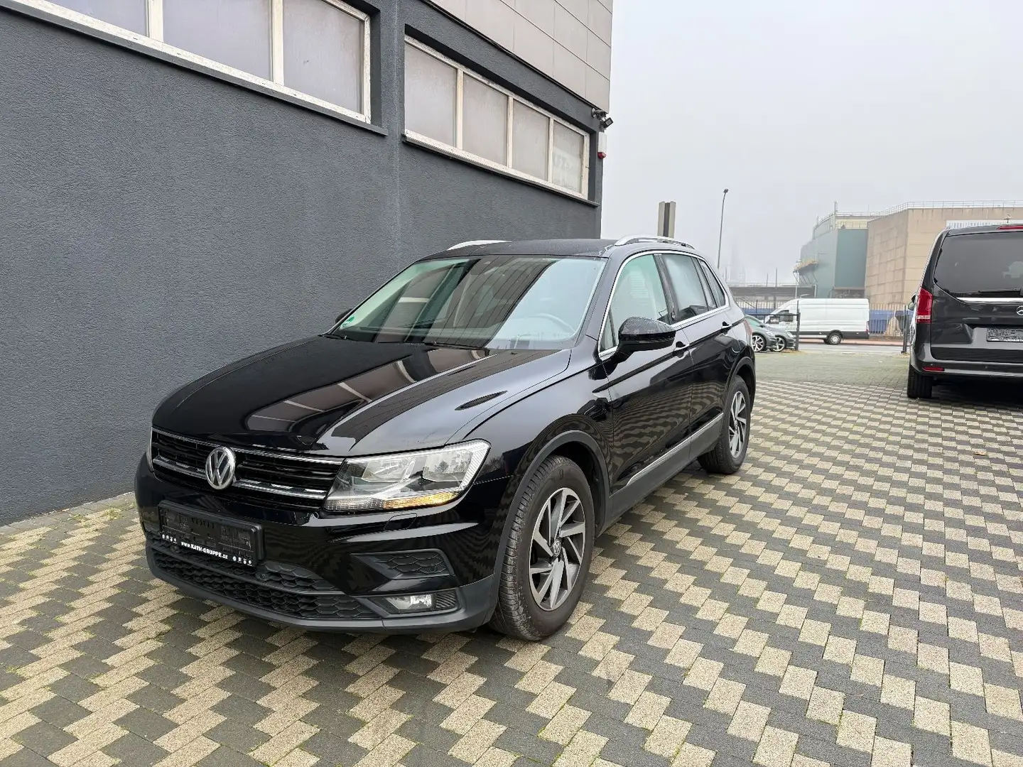 Volkswagen Tiguan Sound BMT/Start-Stopp Navi Tempomat ACC Schwarz - 1