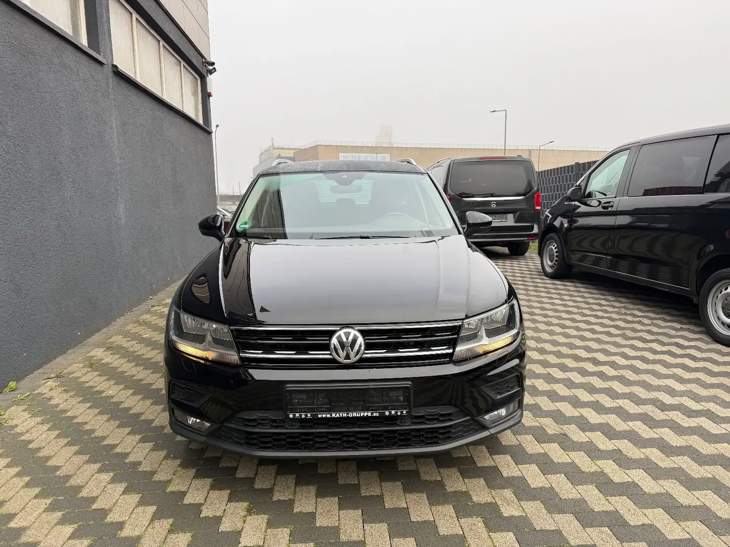 Volkswagen Tiguan Sound BMT/Start-Stopp Navi Tempomat ACC Schwarz - 2