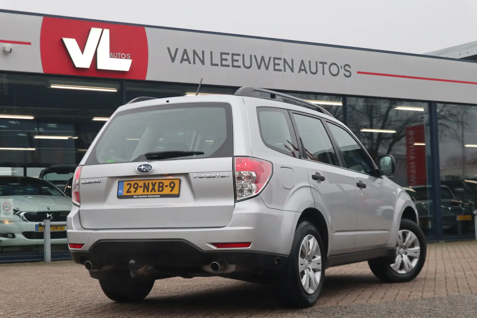 Subaru Forester 2.0 X Intro | Lees Tekst | READ TEXT | Gris - 2