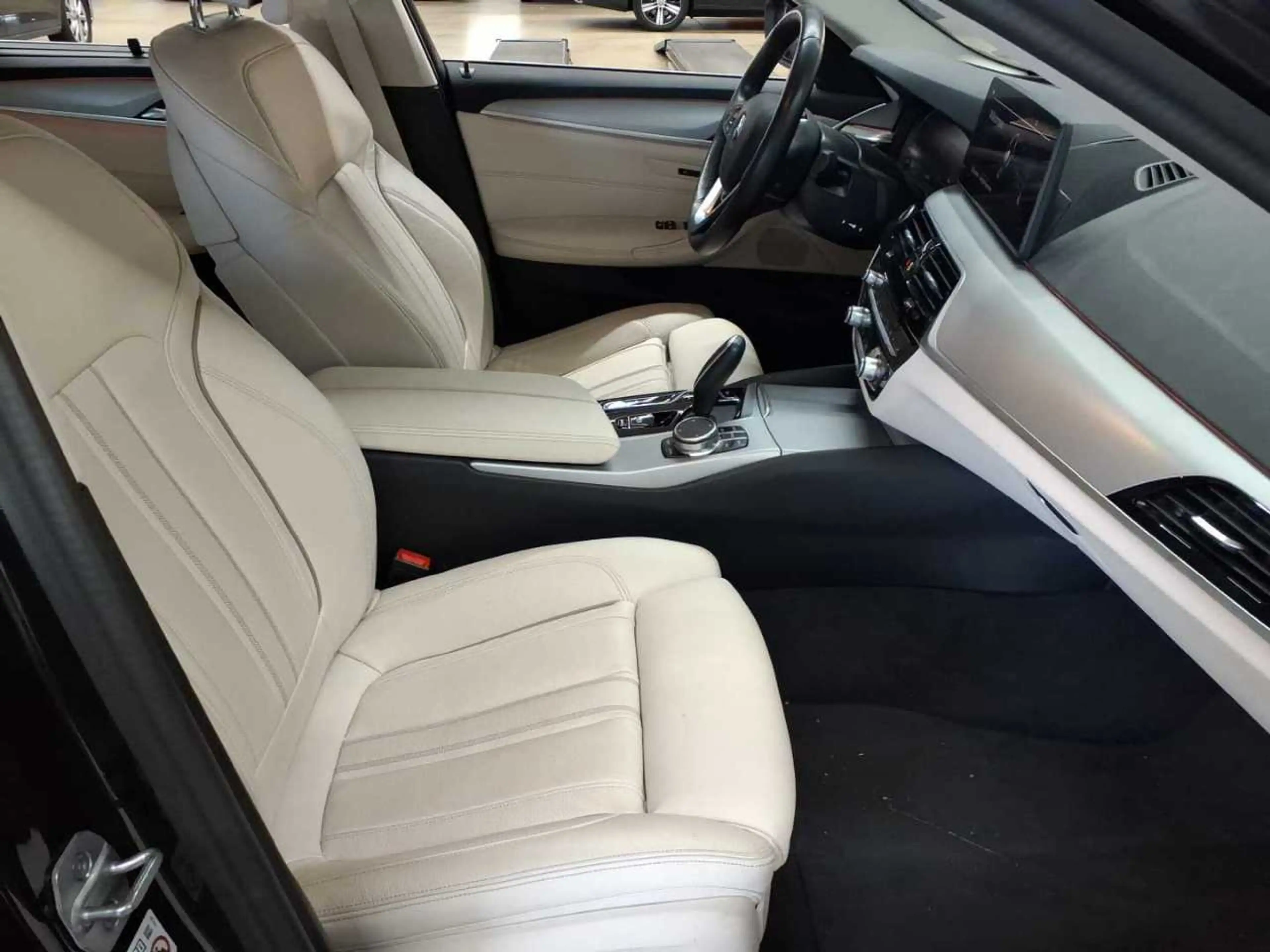 BMW 520 520d xDrive Touring Aut. HuD AHK Pano Sthzg — photo 8