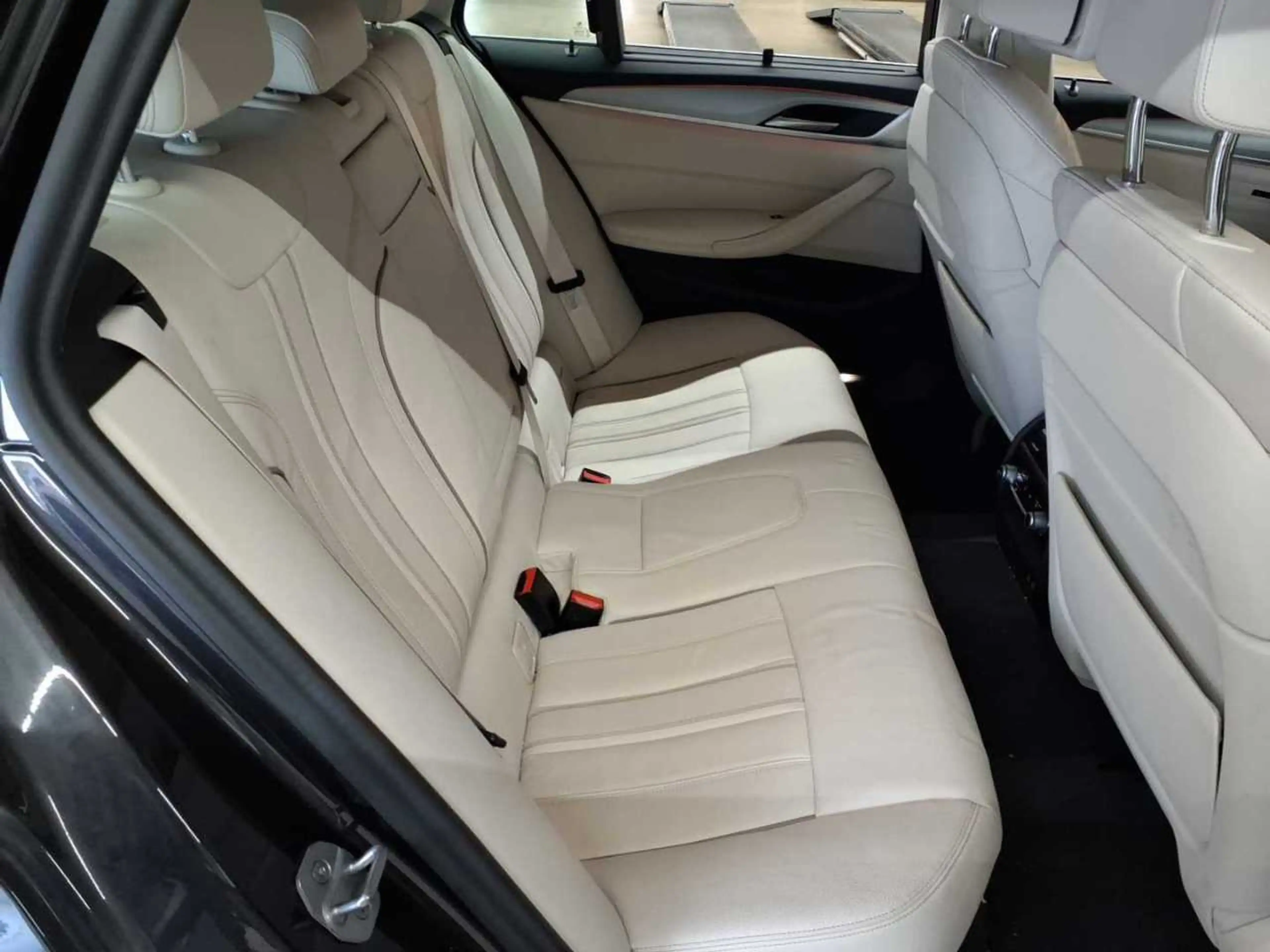BMW 520 520d xDrive Touring Aut. HuD AHK Pano Sthzg — photo 14