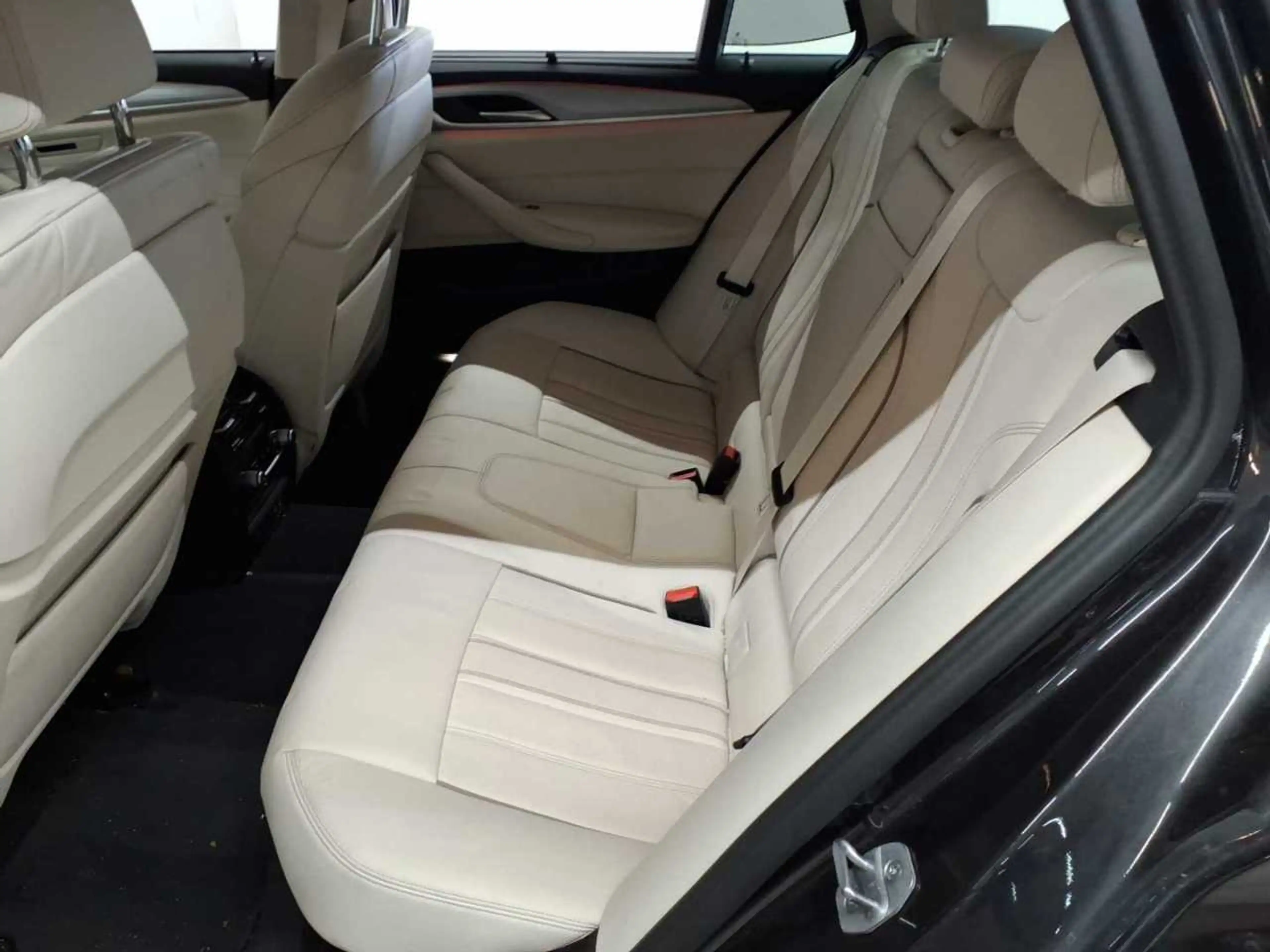 BMW 520 520d xDrive Touring Aut. HuD AHK Pano Sthzg — photo 13