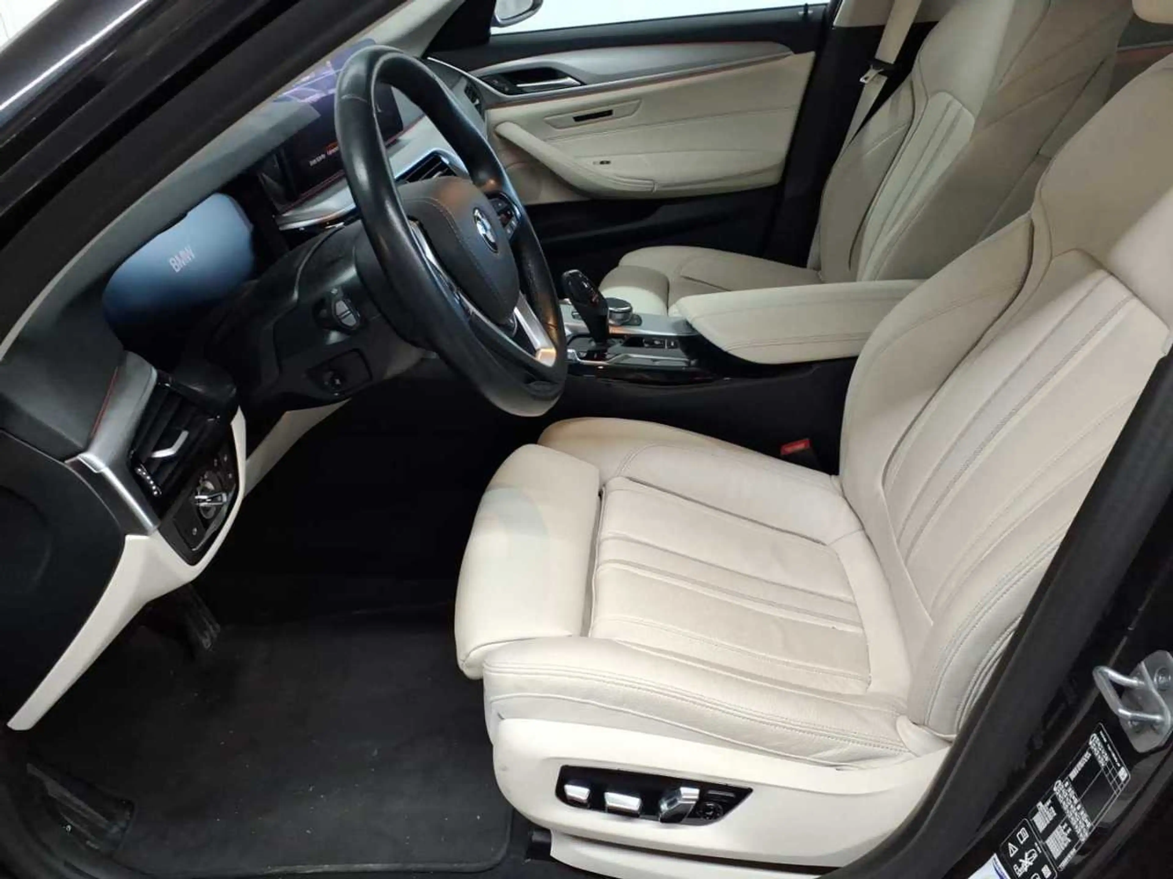 BMW 520 520d xDrive Touring Aut. HuD AHK Pano Sthzg — photo 7