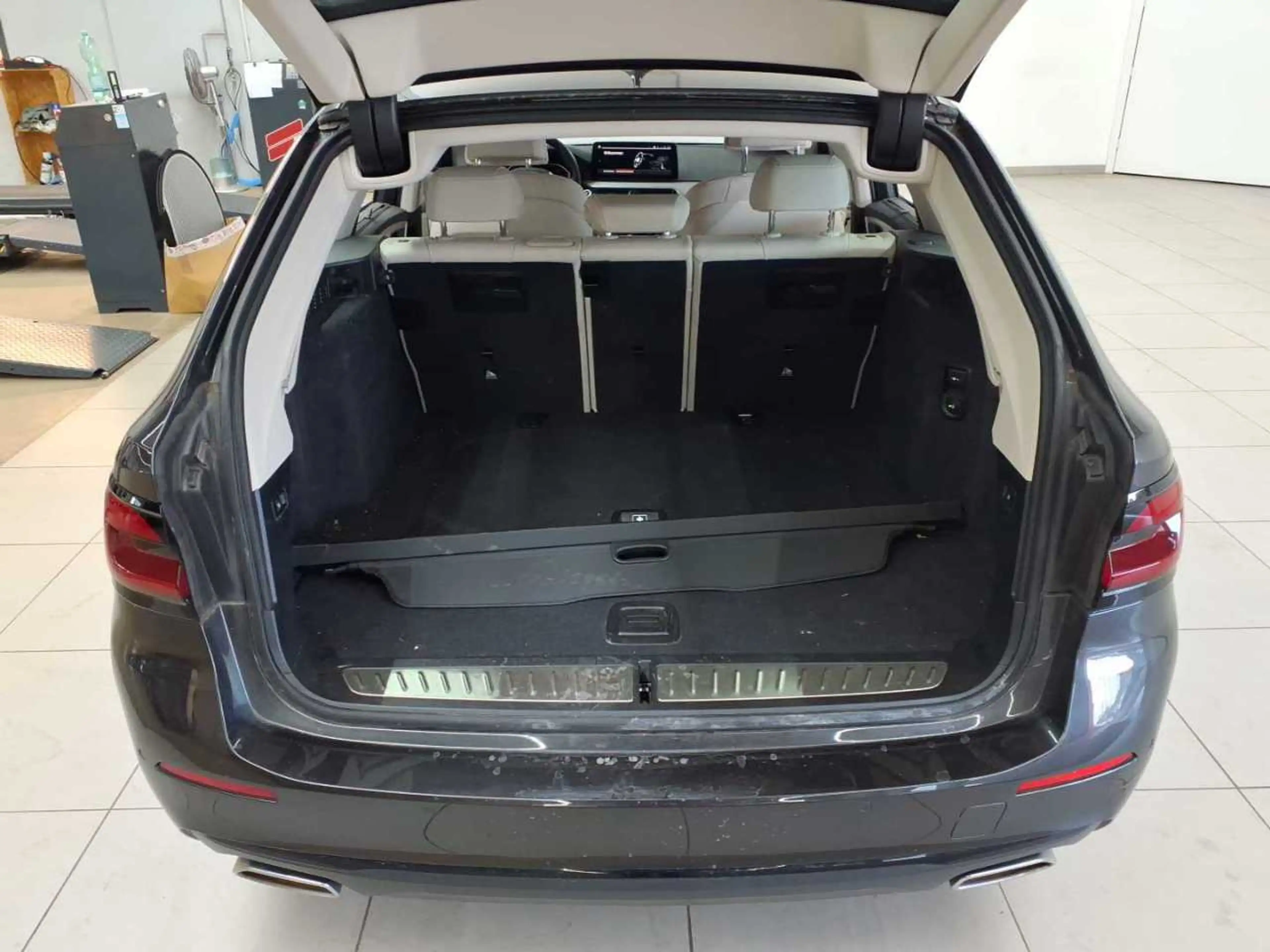 BMW 520 520d xDrive Touring Aut. HuD AHK Pano Sthzg — photo 15