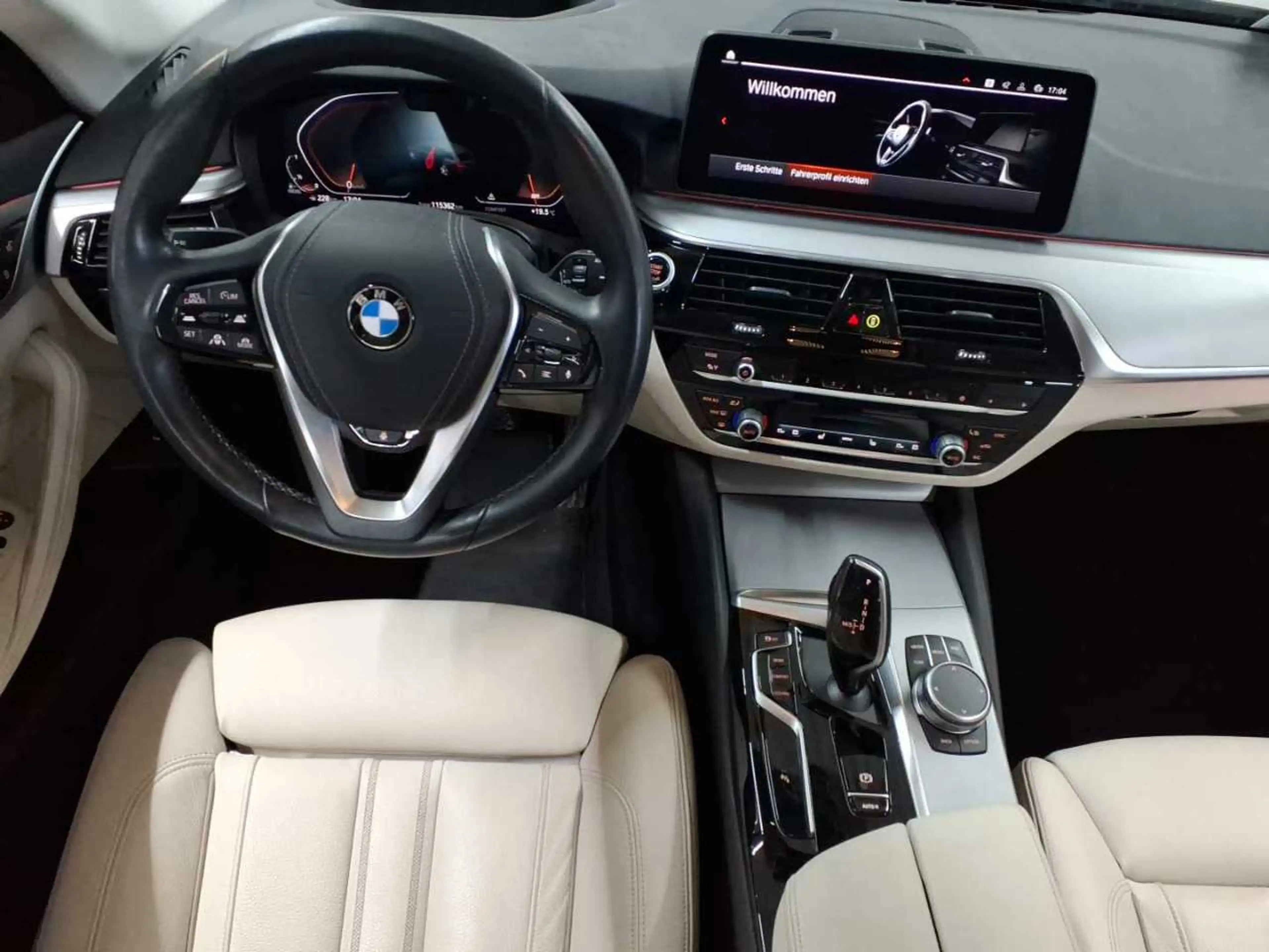 BMW 520 520d xDrive Touring Aut. HuD AHK Pano Sthzg — photo 10