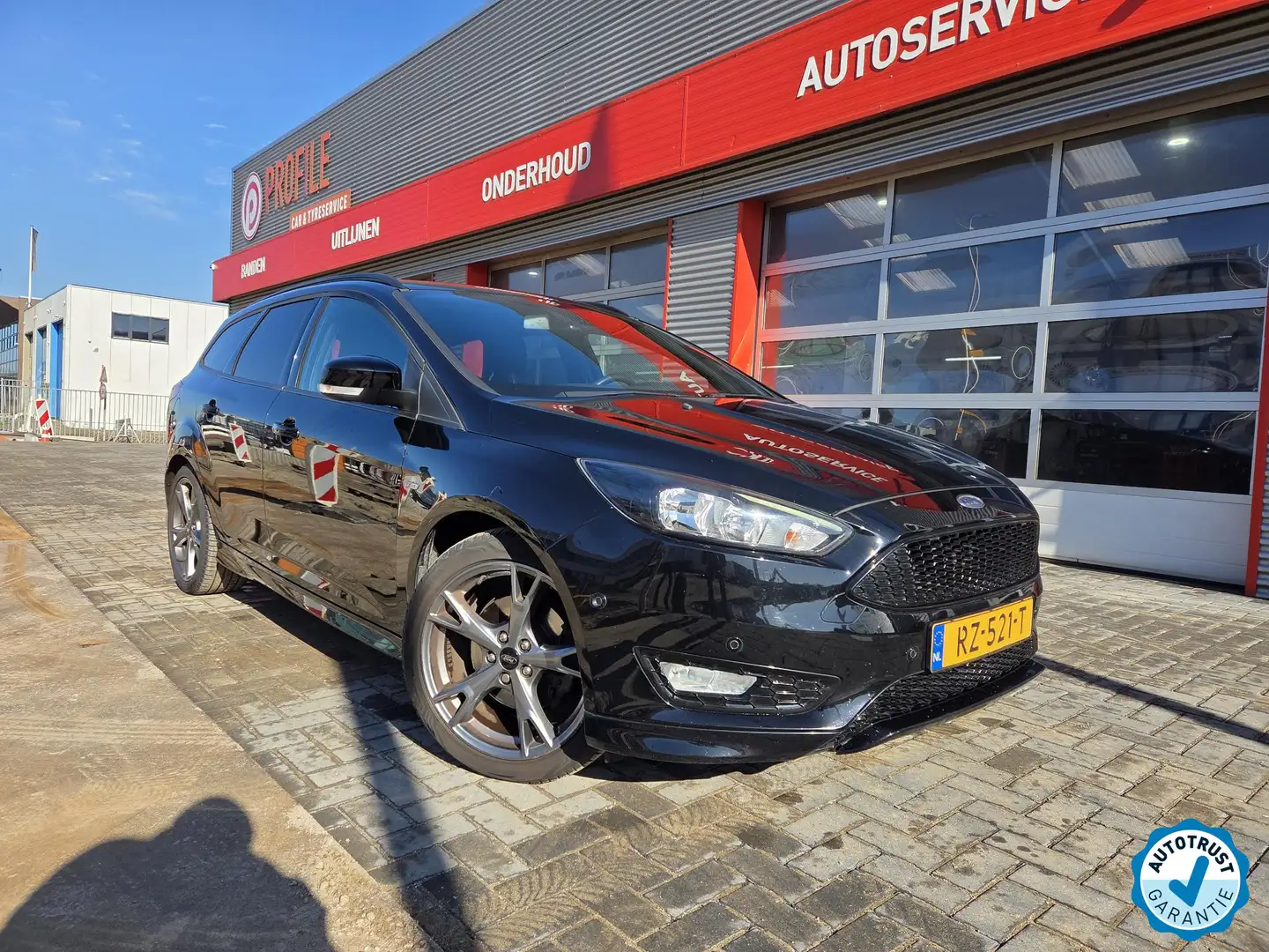 Ford Focus Wagon 1.5 ST-Line Schwarz - 1