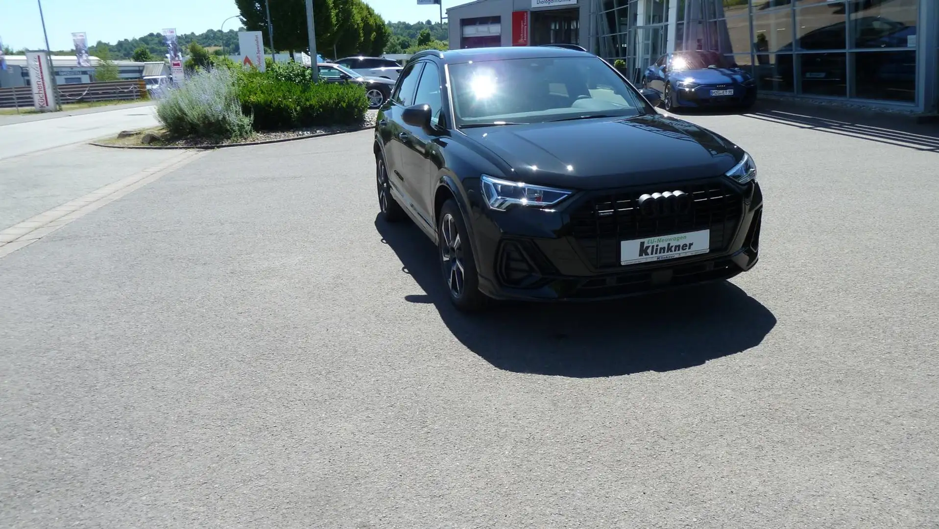 Audi Q3 2.0 16V TFSI 40 TFSI quattro S line Schwarz - 2