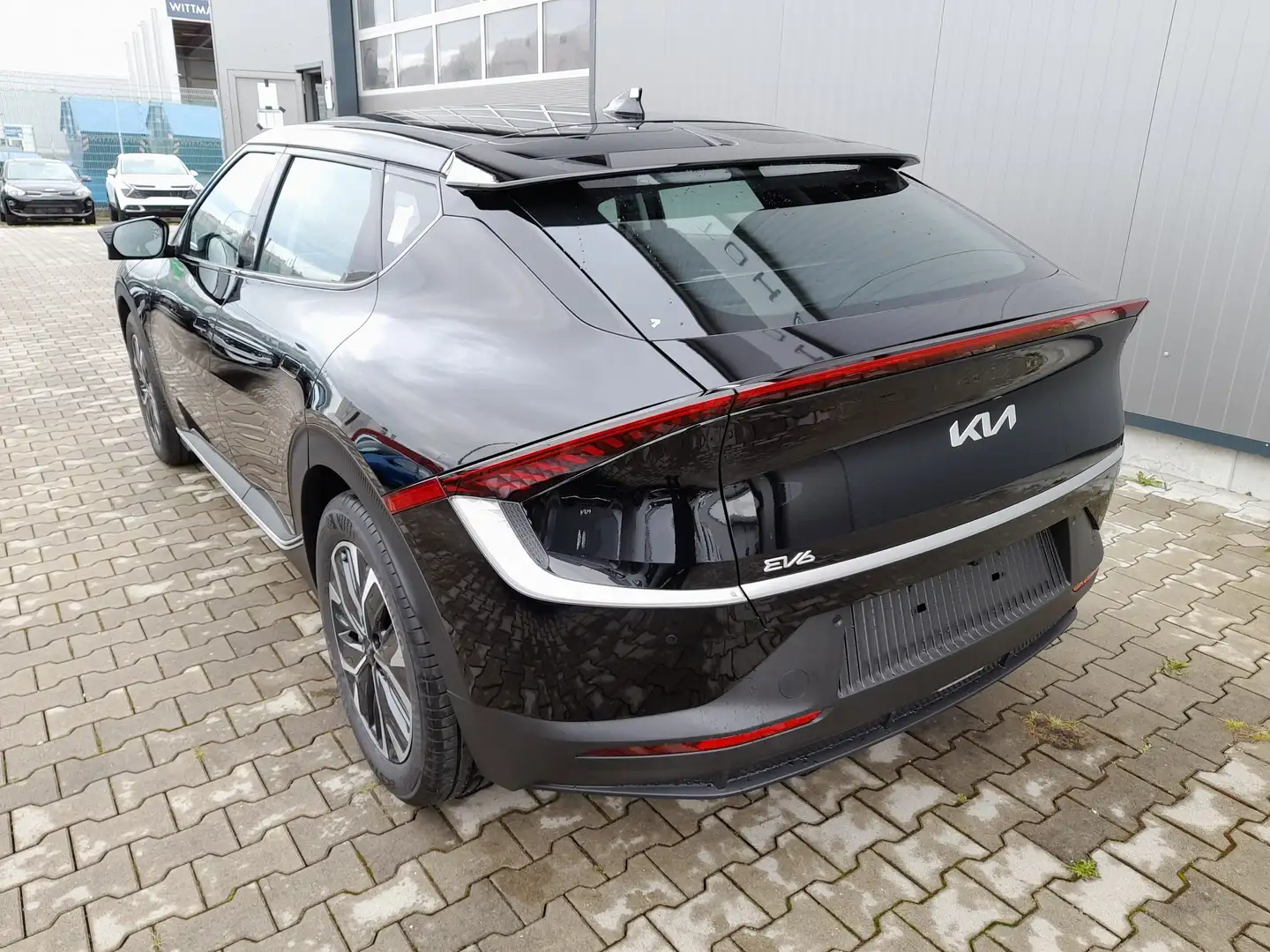 Kia EV6 Basis 58kWh RWD Air-Paket Totwinkelassistent uvm. Schwarz - 2