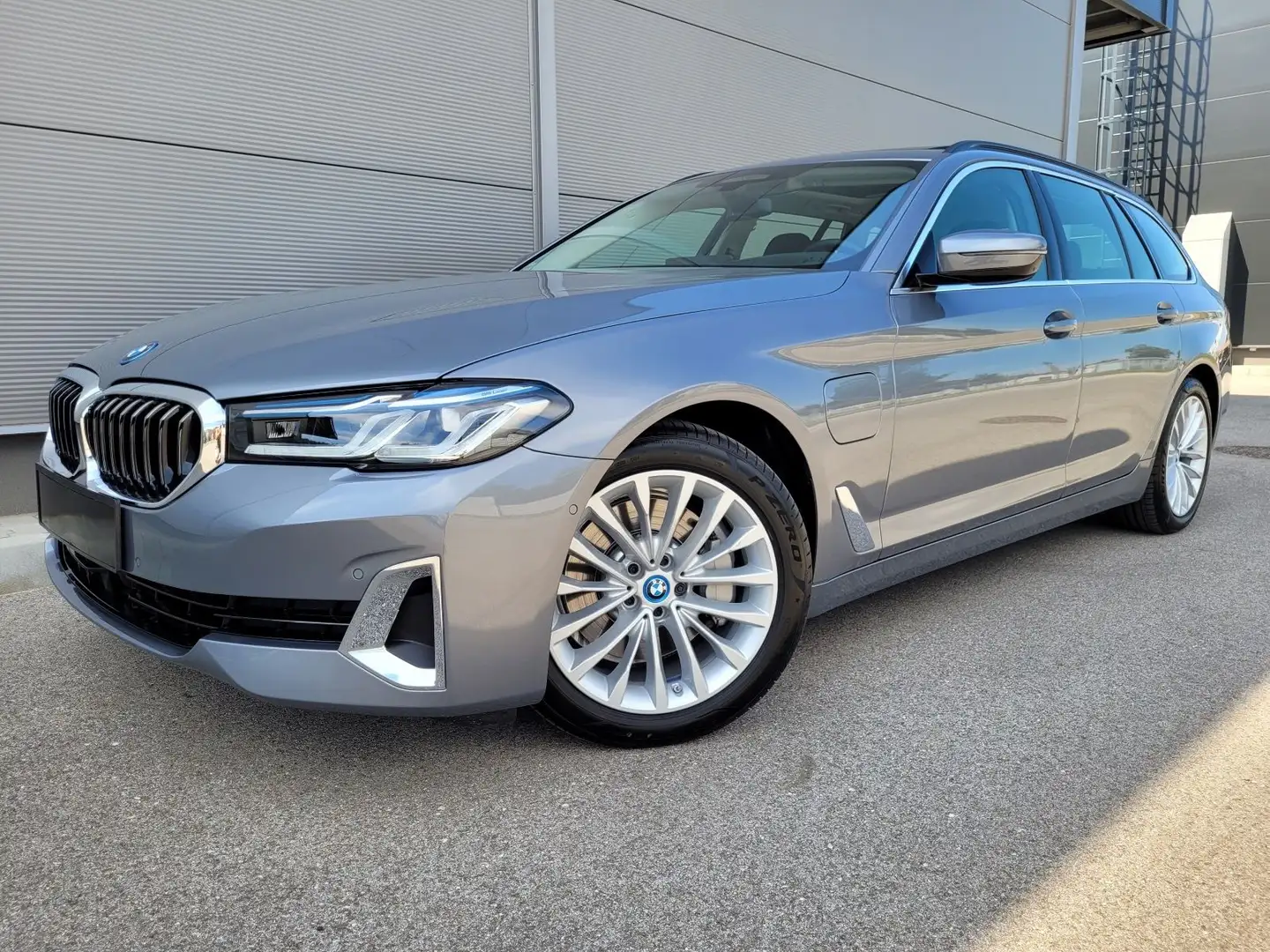 BMW 530 e Tour.Lux.PANO.DrivPro.LASER.KomfSitze.HUD Gris - 1