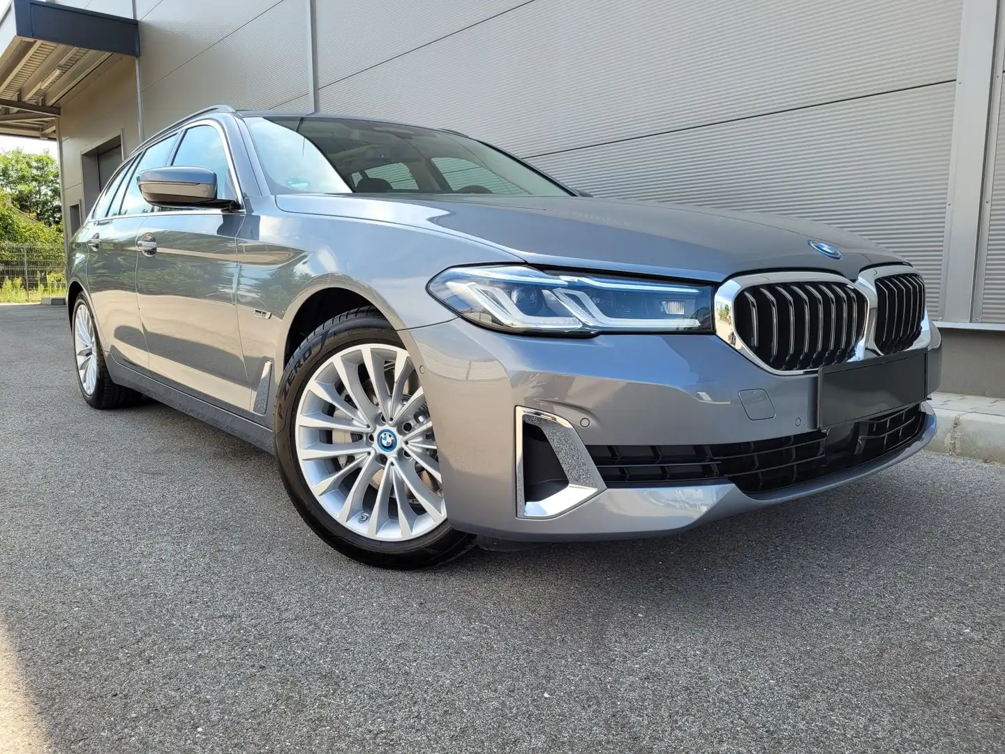 BMW 530 e Tour.Lux.PANO.DrivPro.LASER.KomfSitze.HUD Gris - 2