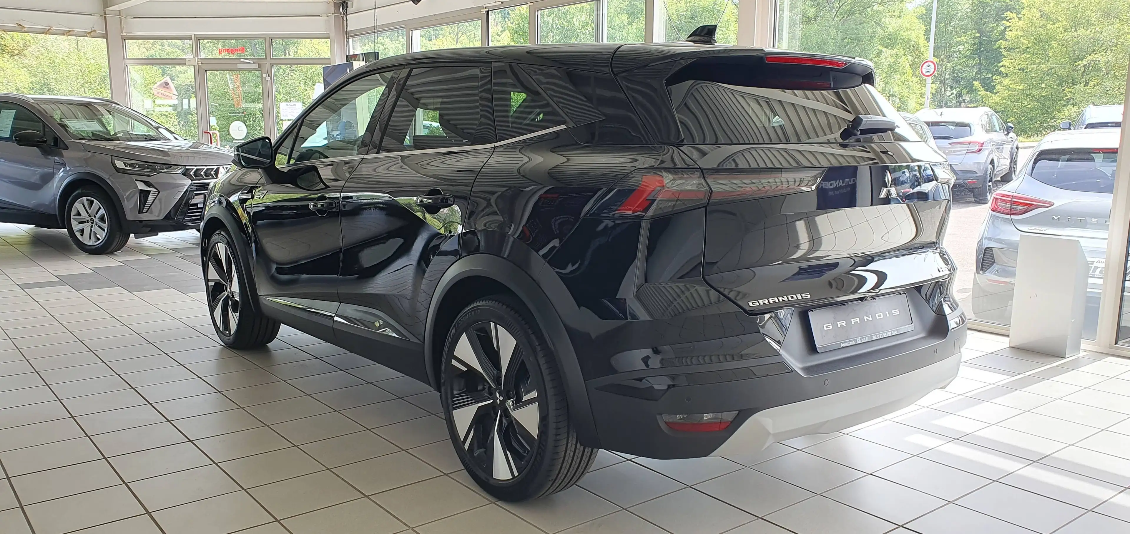 Mitsubishi Grandis Intro Edition 1.8 Hybrid AUTOMATIK/LED — photo 5