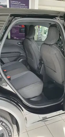 Mitsubishi Grandis view 10
