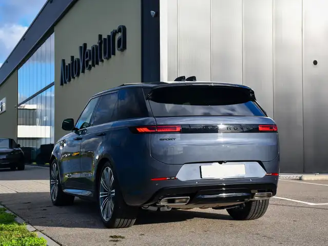 Land Rover Range Rover Sport view 4