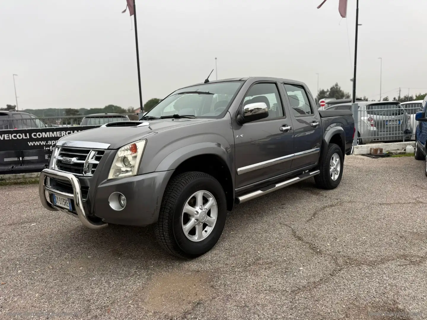 Isuzu D-Max 3.0 TD CAT CREW CAB 4WD PUP.LS AUT. - 2