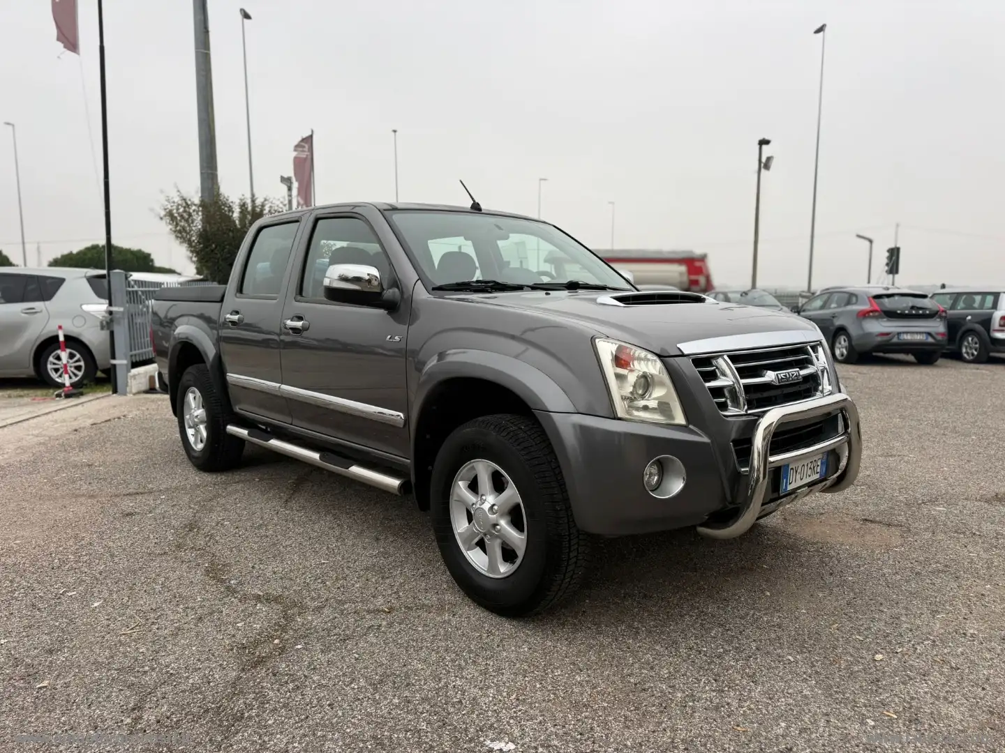 Isuzu D-Max 3.0 TD CAT CREW CAB 4WD PUP.LS AUT. - 1