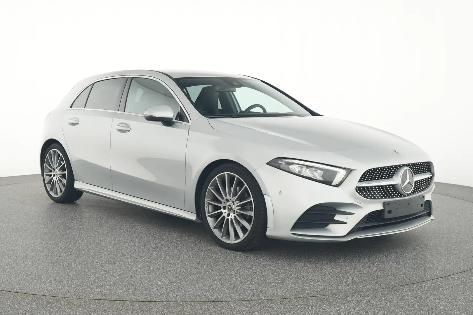 Mercedes-Benz A 180 AMG LINE + CARPLAY + SENSOREN + CAMERA + 1y USED C Argent - 2