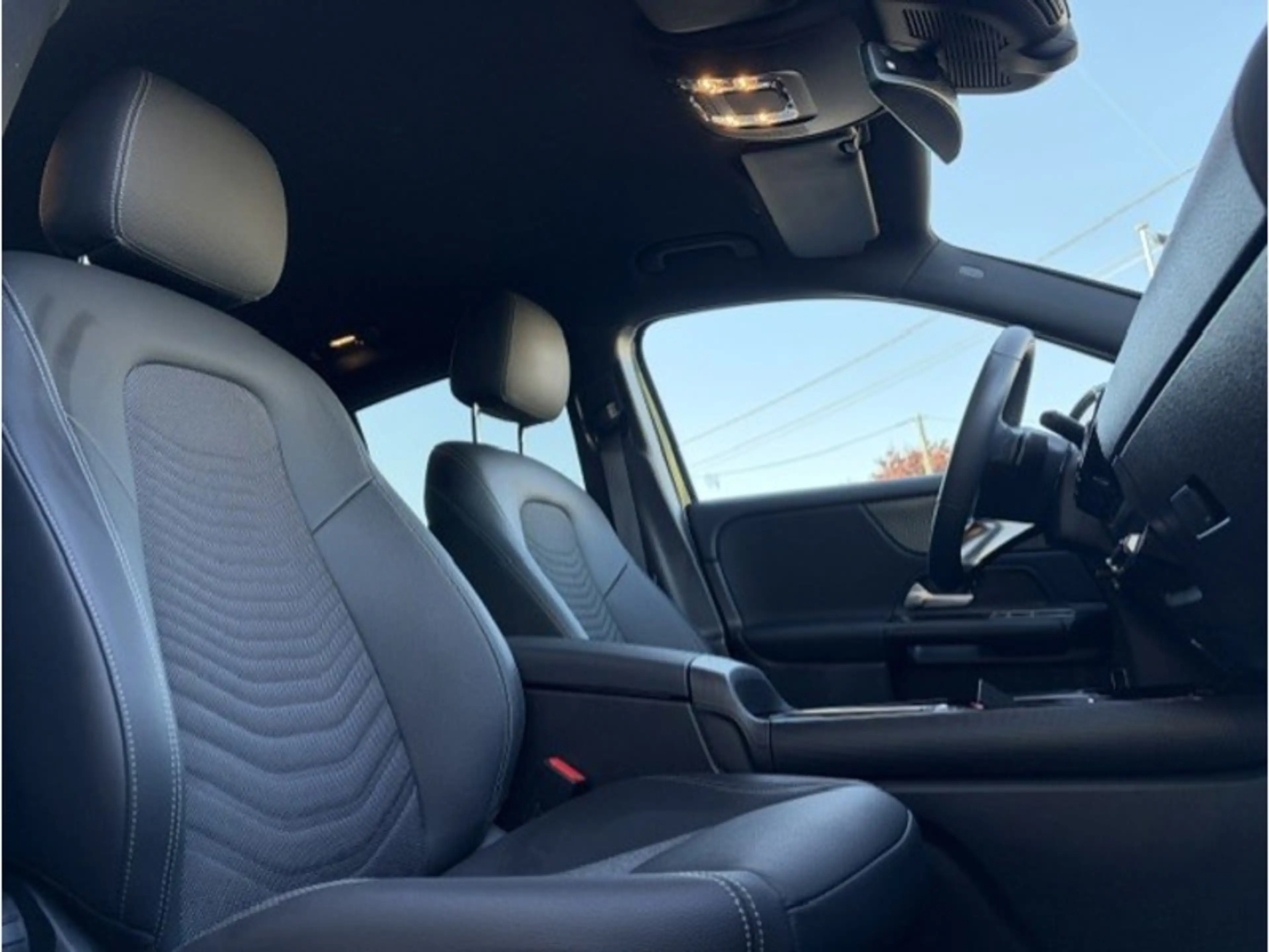 Mercedes-Benz GLA 180 Business Line — photo 9