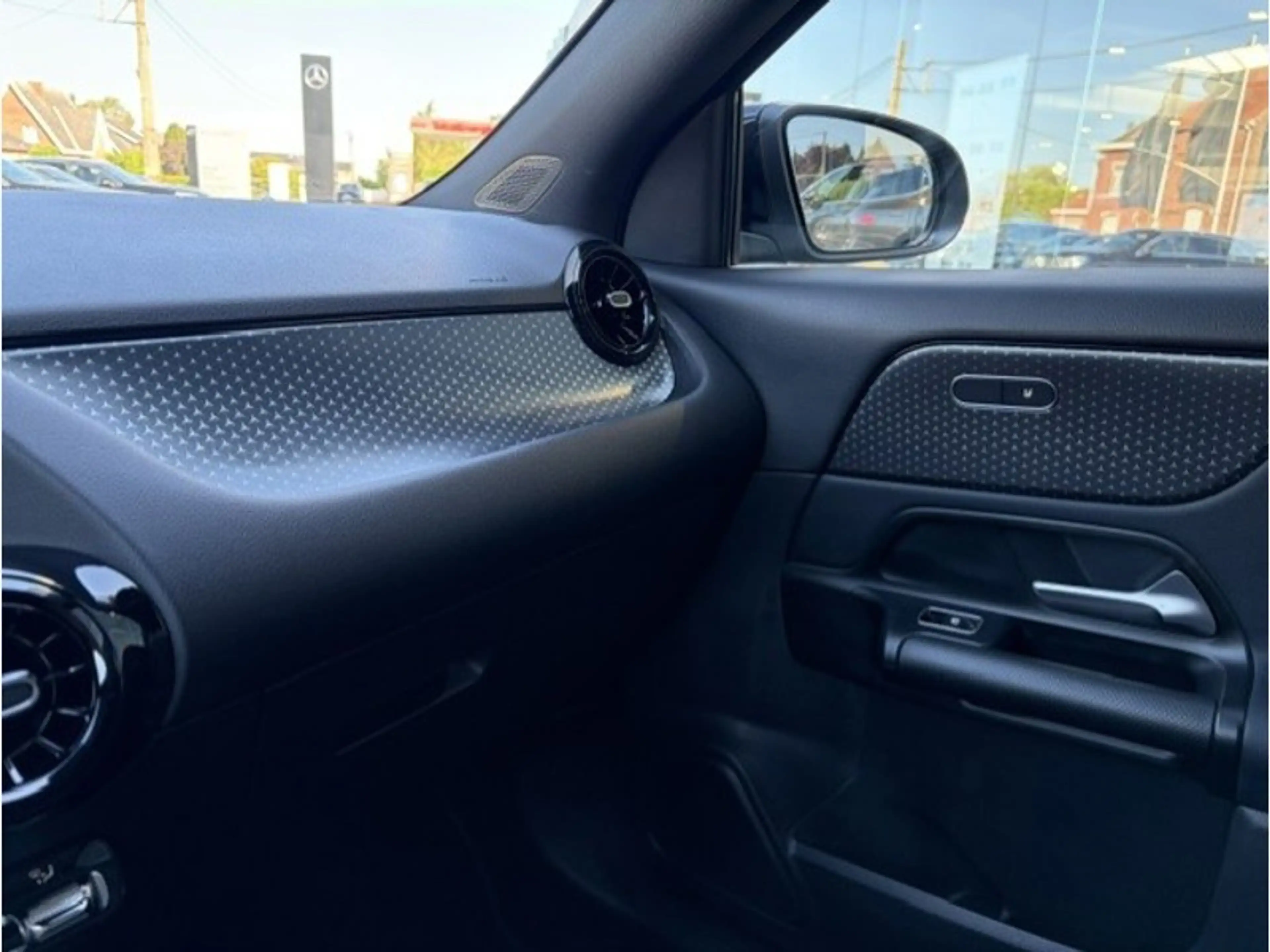 Mercedes-Benz GLA 180 Business Line — photo 15