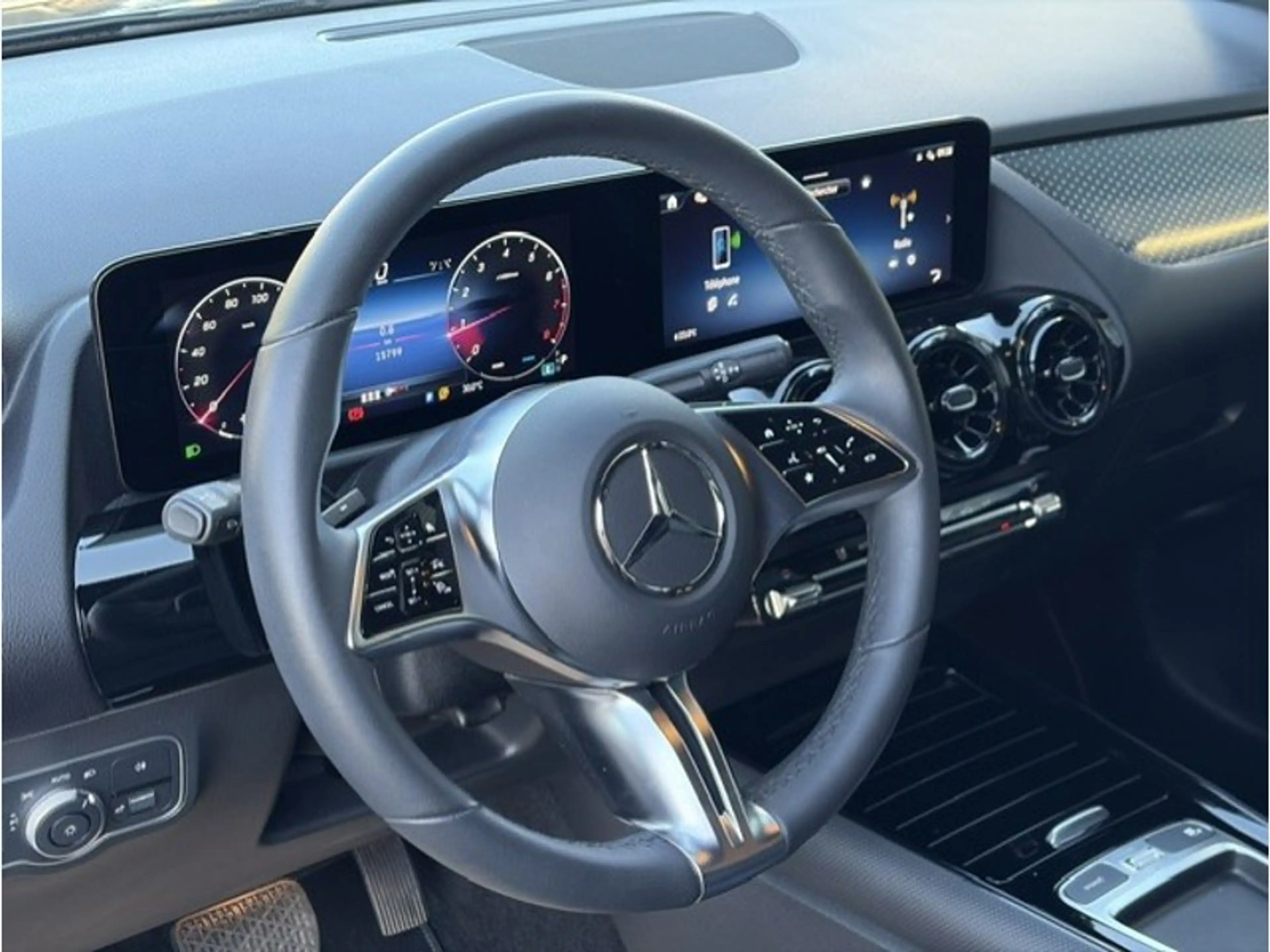 Mercedes-Benz GLA 180 Business Line — photo 3