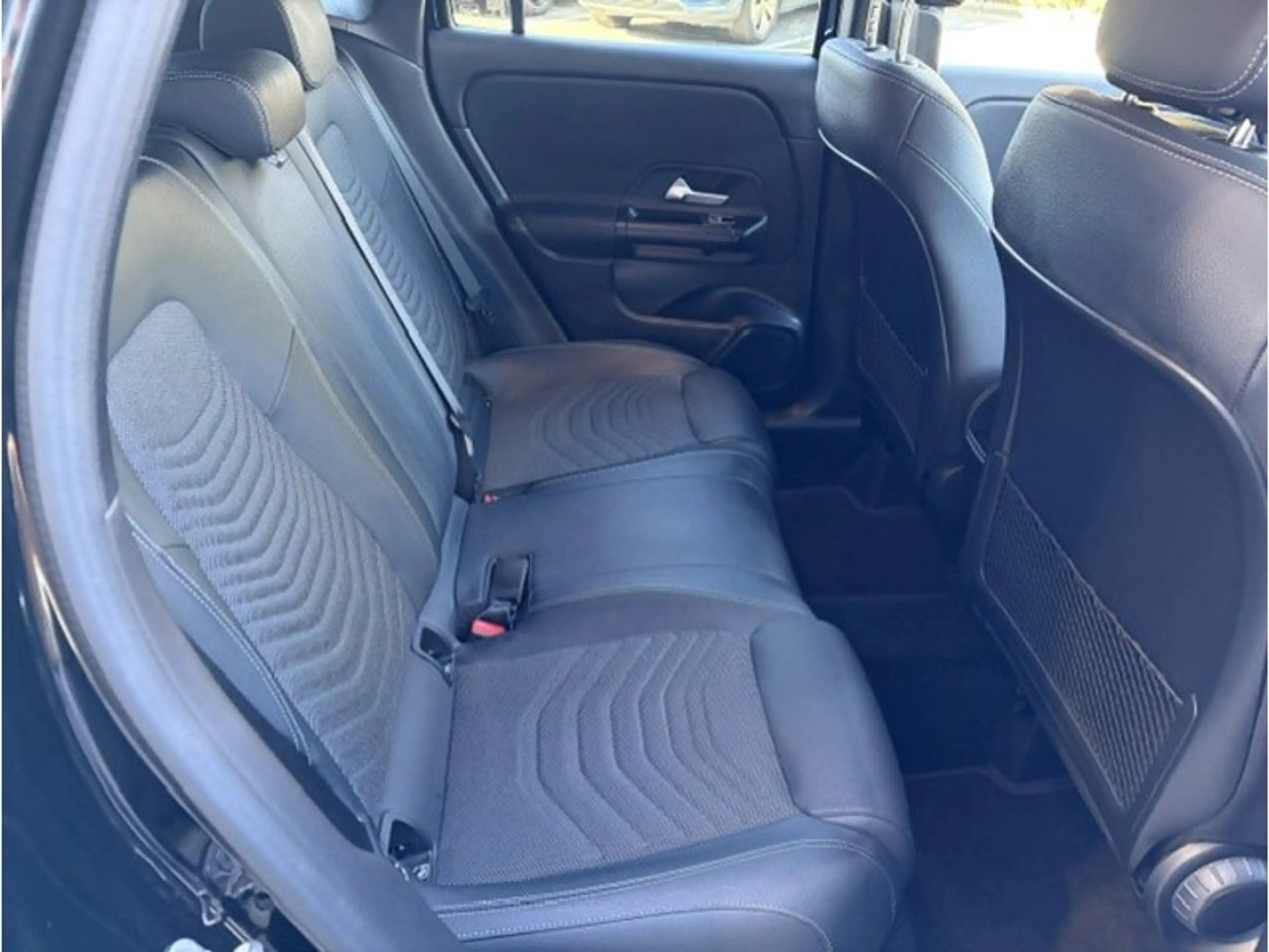 Mercedes-Benz GLA 180 Business Line — photo 8
