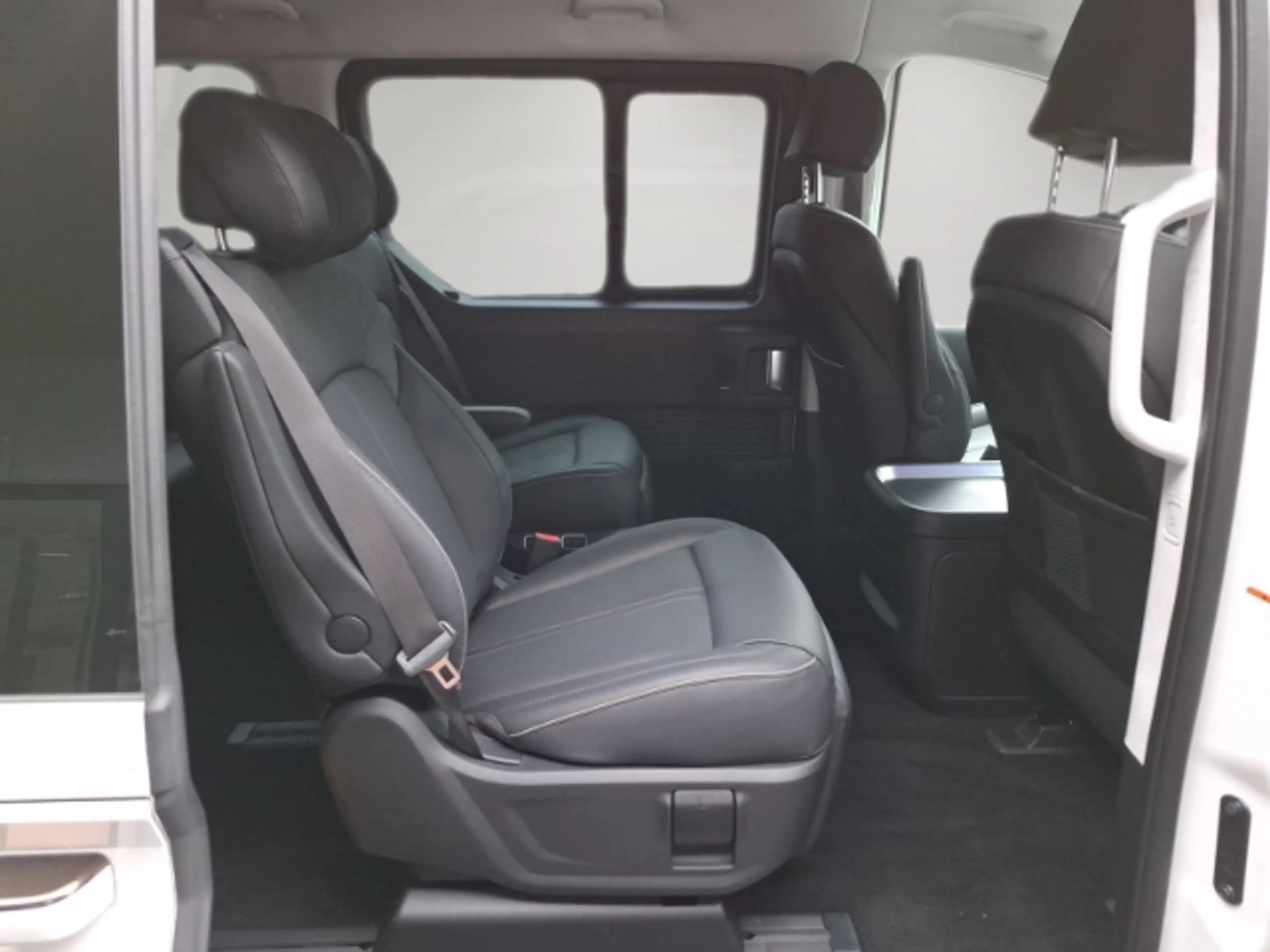 Hyundai STARIA Signature 2.2 CRDi Automatk 7-Sitzer/Leder/BOSE/Na — photo 13