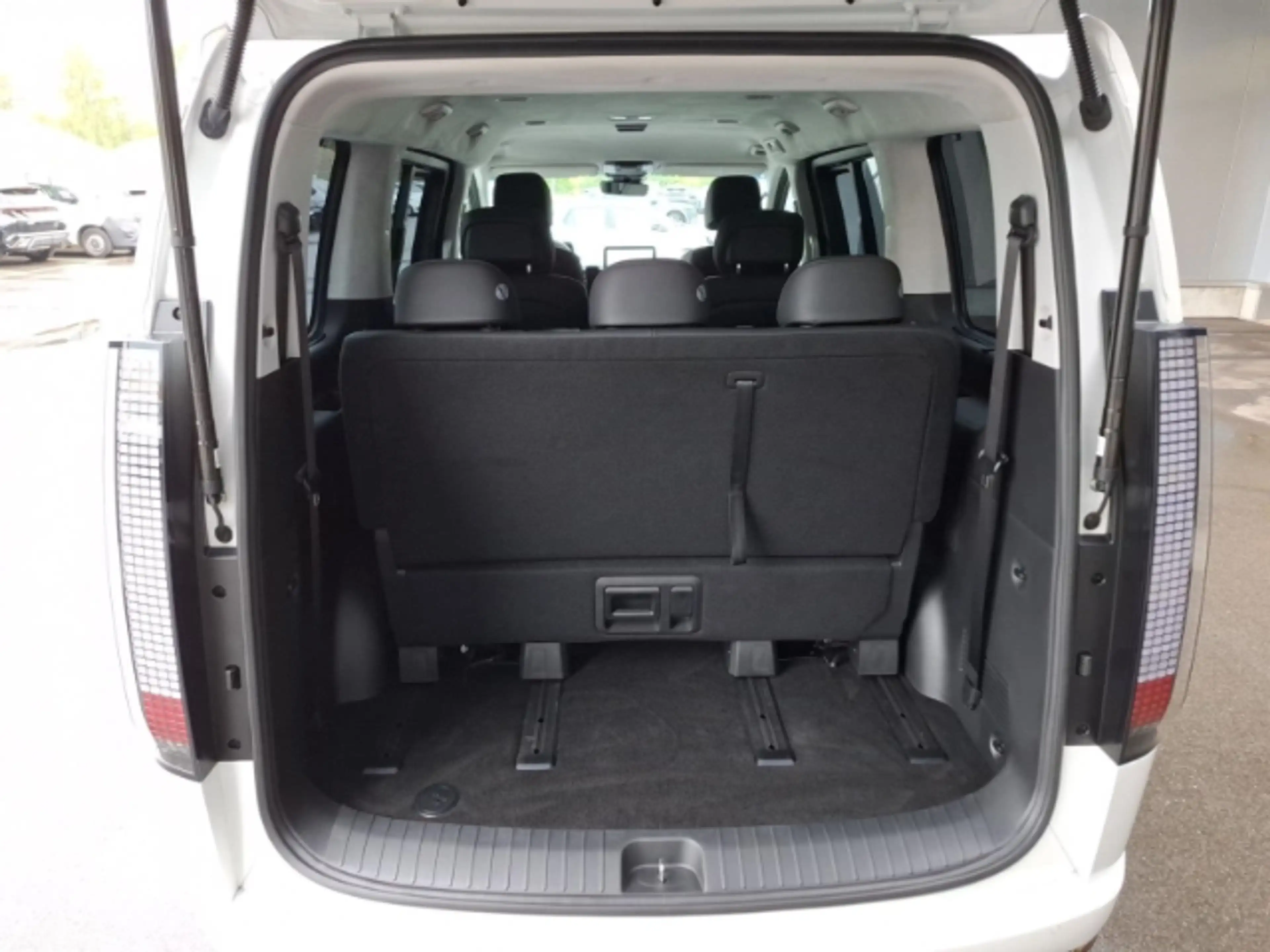 Hyundai STARIA Signature 2.2 CRDi Automatk 7-Sitzer/Leder/BOSE/Na — photo 12