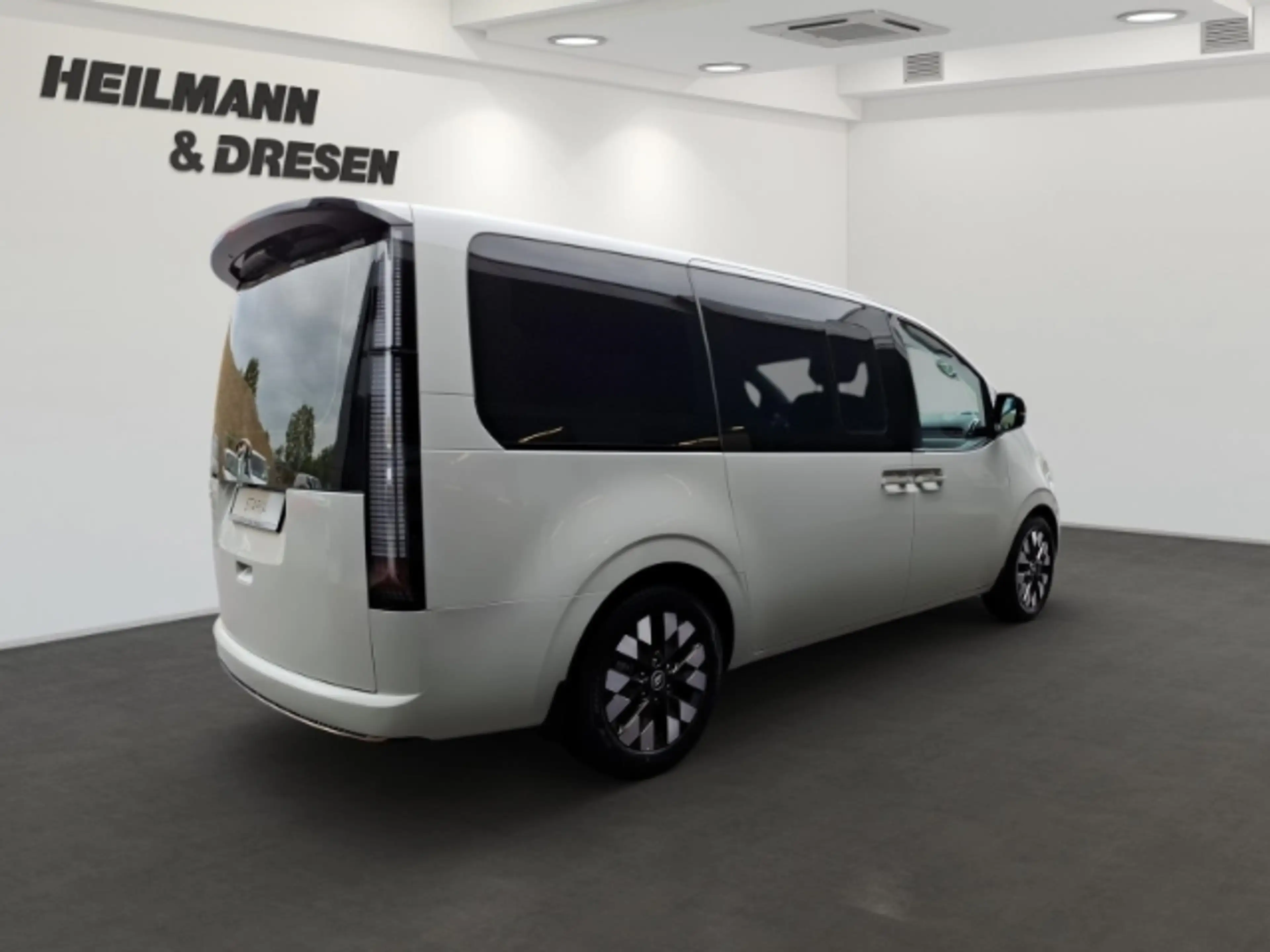 Hyundai STARIA Signature 2.2 CRDi Automatk 7-Sitzer/Leder/BOSE/Na — photo 3