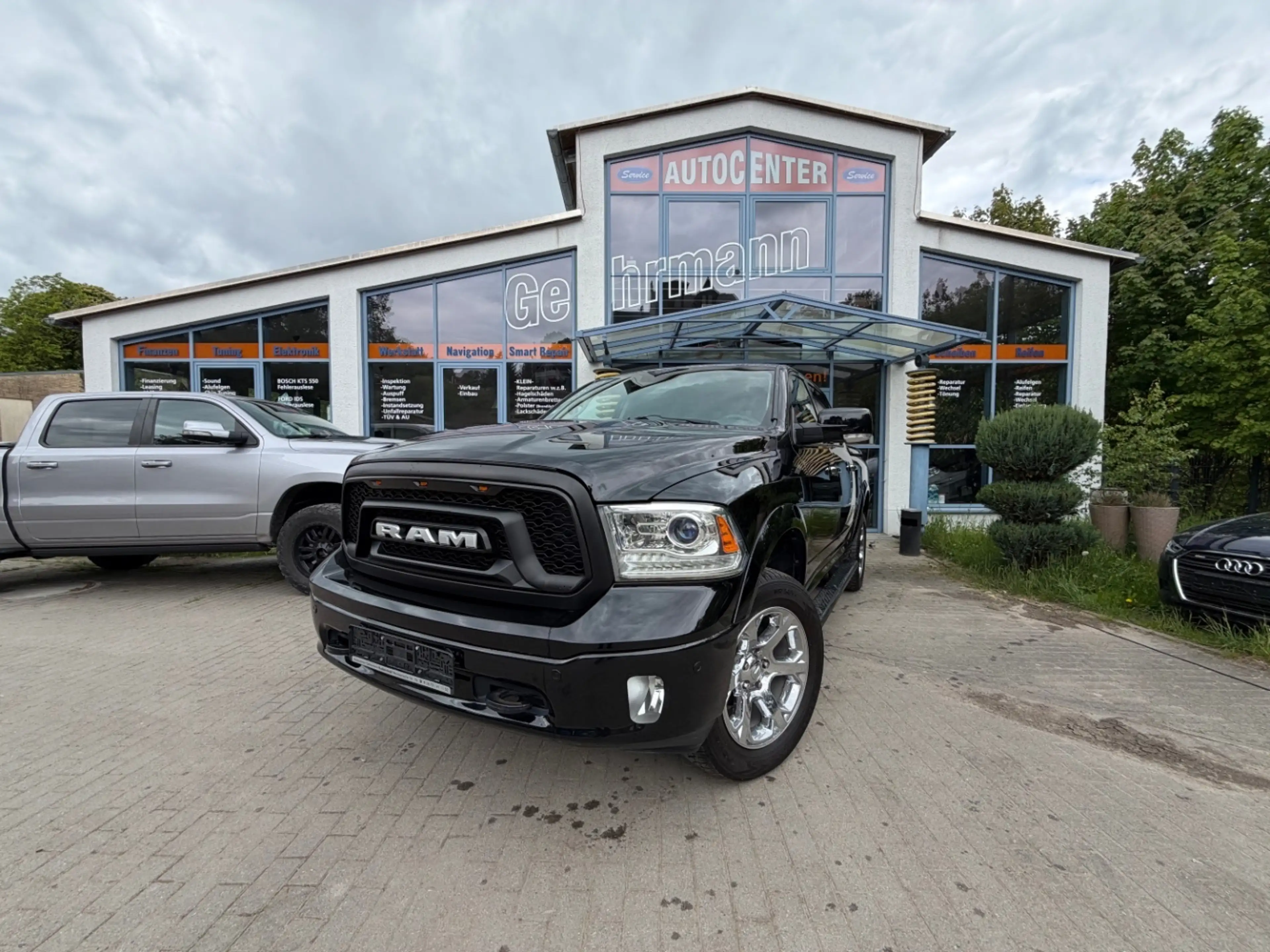 Dodge RAM 1500 5,7 HEMI LARAMIE UNFALLFREI LPG