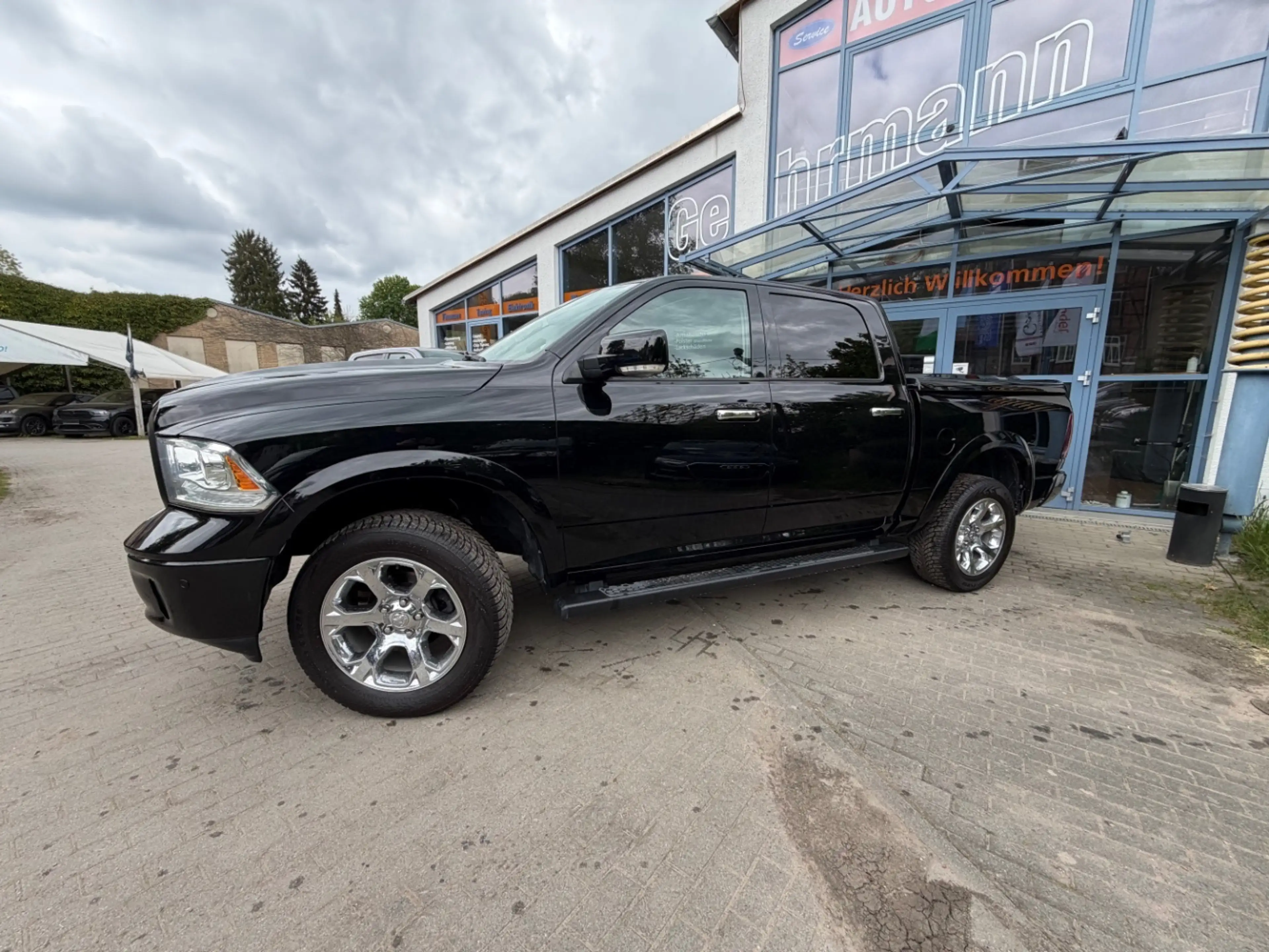 Dodge RAM 1500 5,7 HEMI LARAMIE UNFALLFREI LPG — photo 2