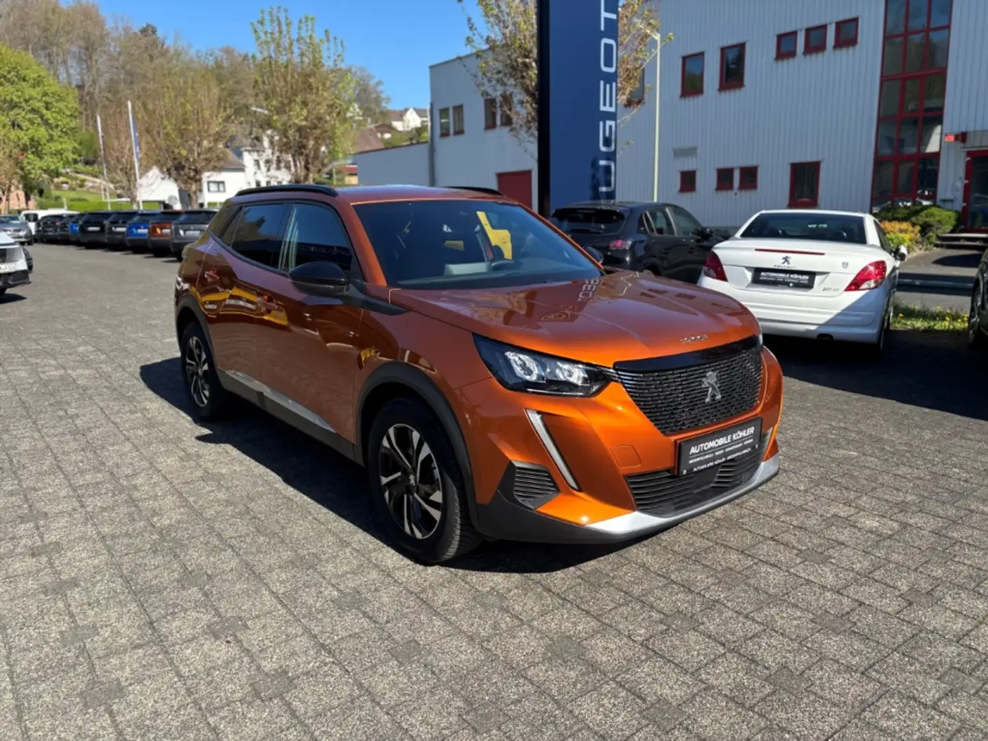 Peugeot 2008 1.2 Allure 100 KAMERA SITZHEIZUNG DAB LED Orange - 2