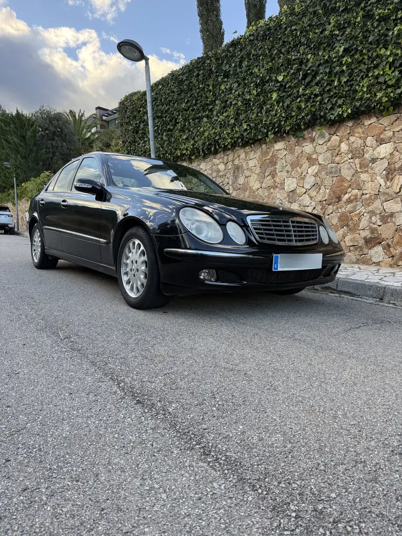 Mercedes-Benz E 270 Elegance Schwarz - 2