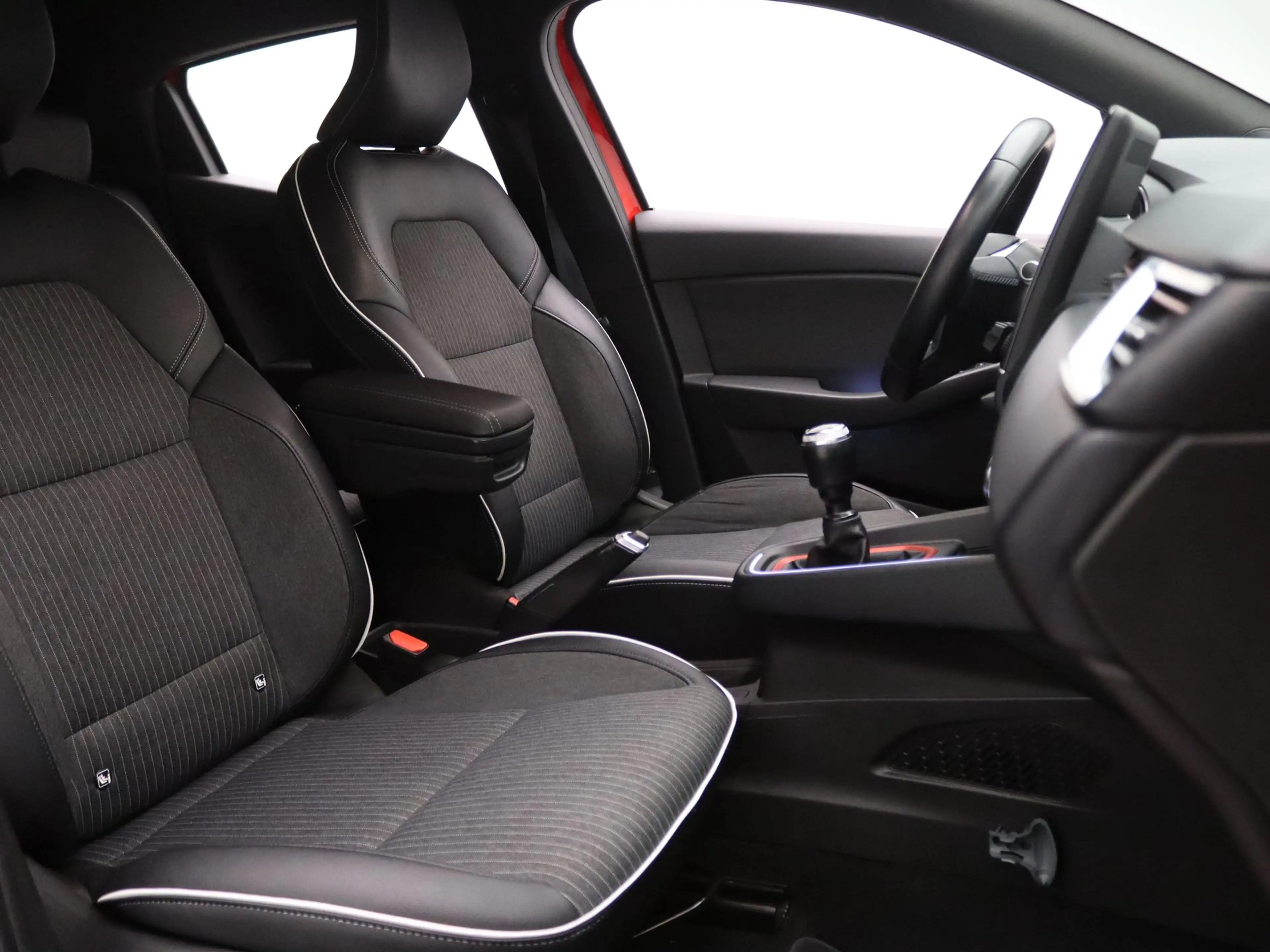 Renault Clio 100pk TCe Intens Apple Carplay/Android Auto | Clim — photo 30