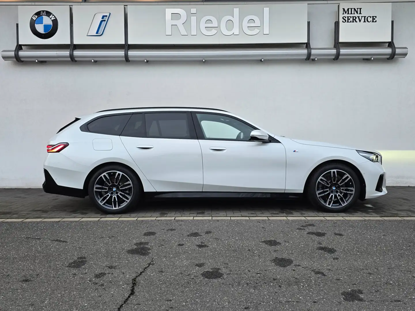 BMW 520 i Touring M Sportpaket*Standhzg*AHK*DAPro*h/k Weiß - 2