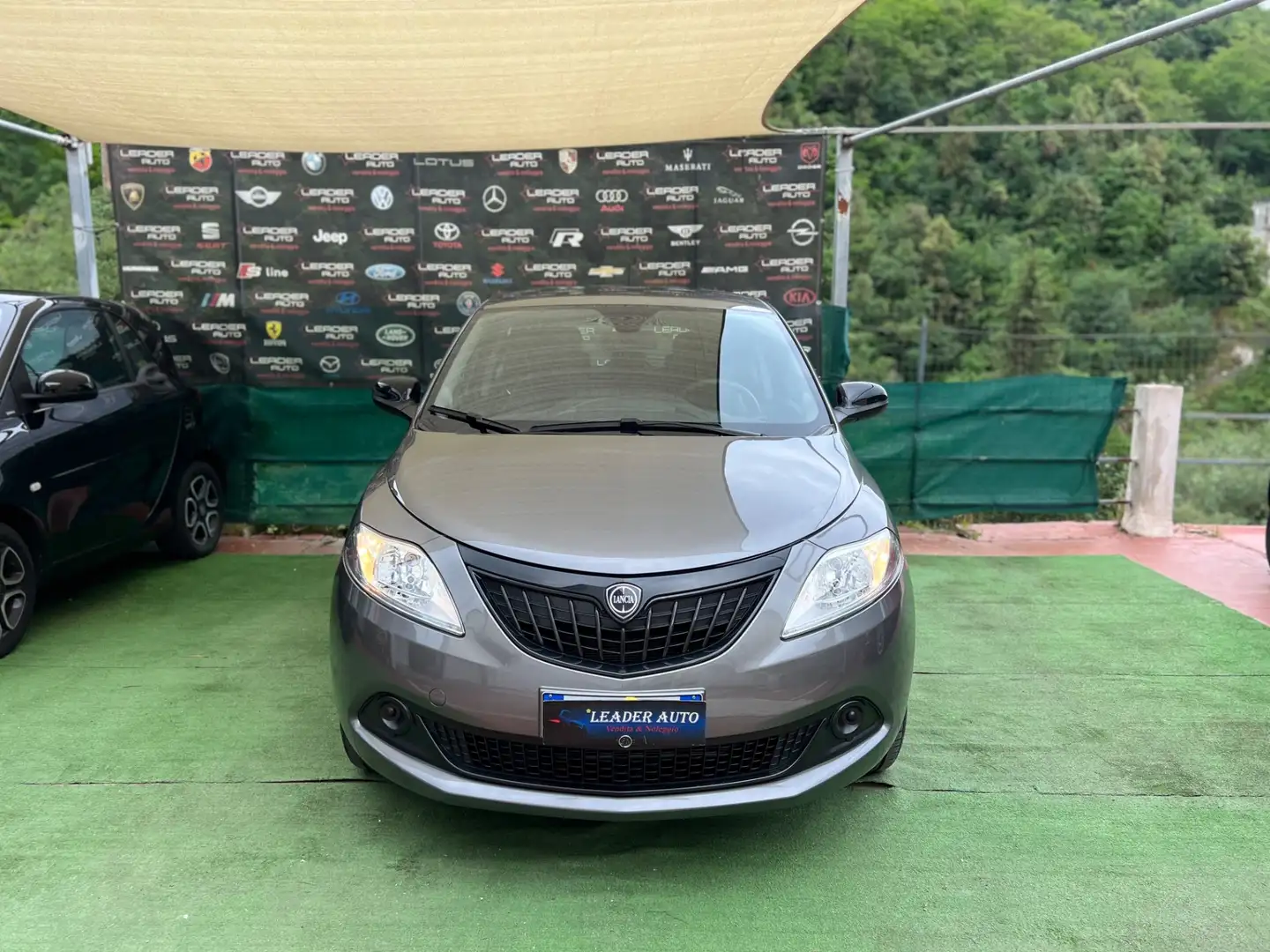 Lancia Ypsilon 1.0 FireFly 5 porte S&S Hybrid Alberta Ferretti Grigio - 2