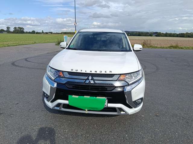 Imagine Mitsubishi Outlander Outlander 2.4 4WD Plug-In Hybrid
