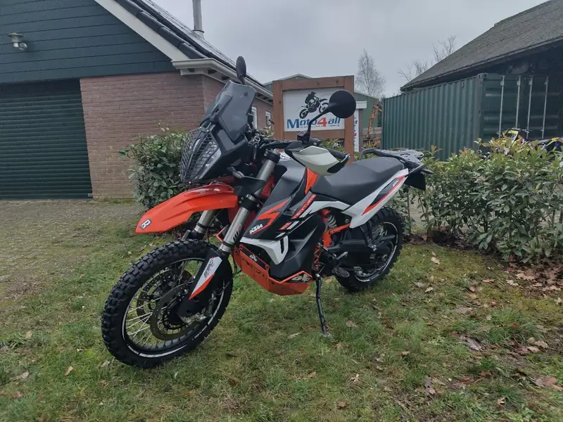 KTM 890 Adventure - foto 5