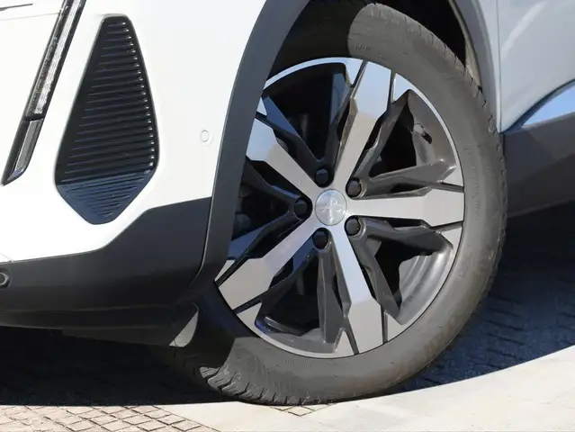 Peugeot 3008 view 5