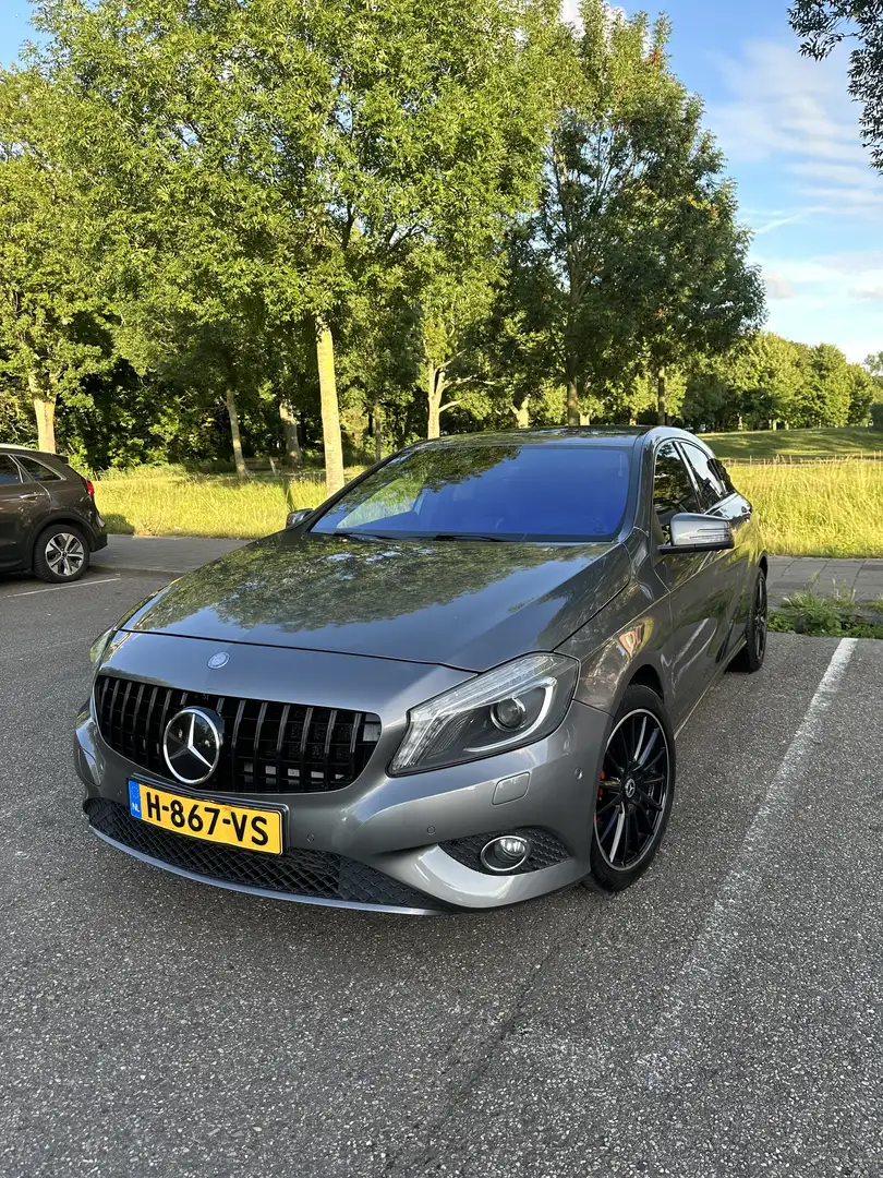 Mercedes-Benz A 180 Prestige Grijs - 1