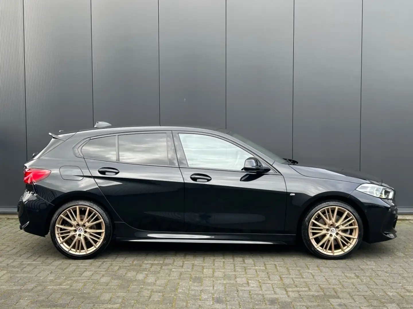 BMW 120 120i M Sport Shadow LED Camera Navi L-Cockpit Sfee Zwart - 2