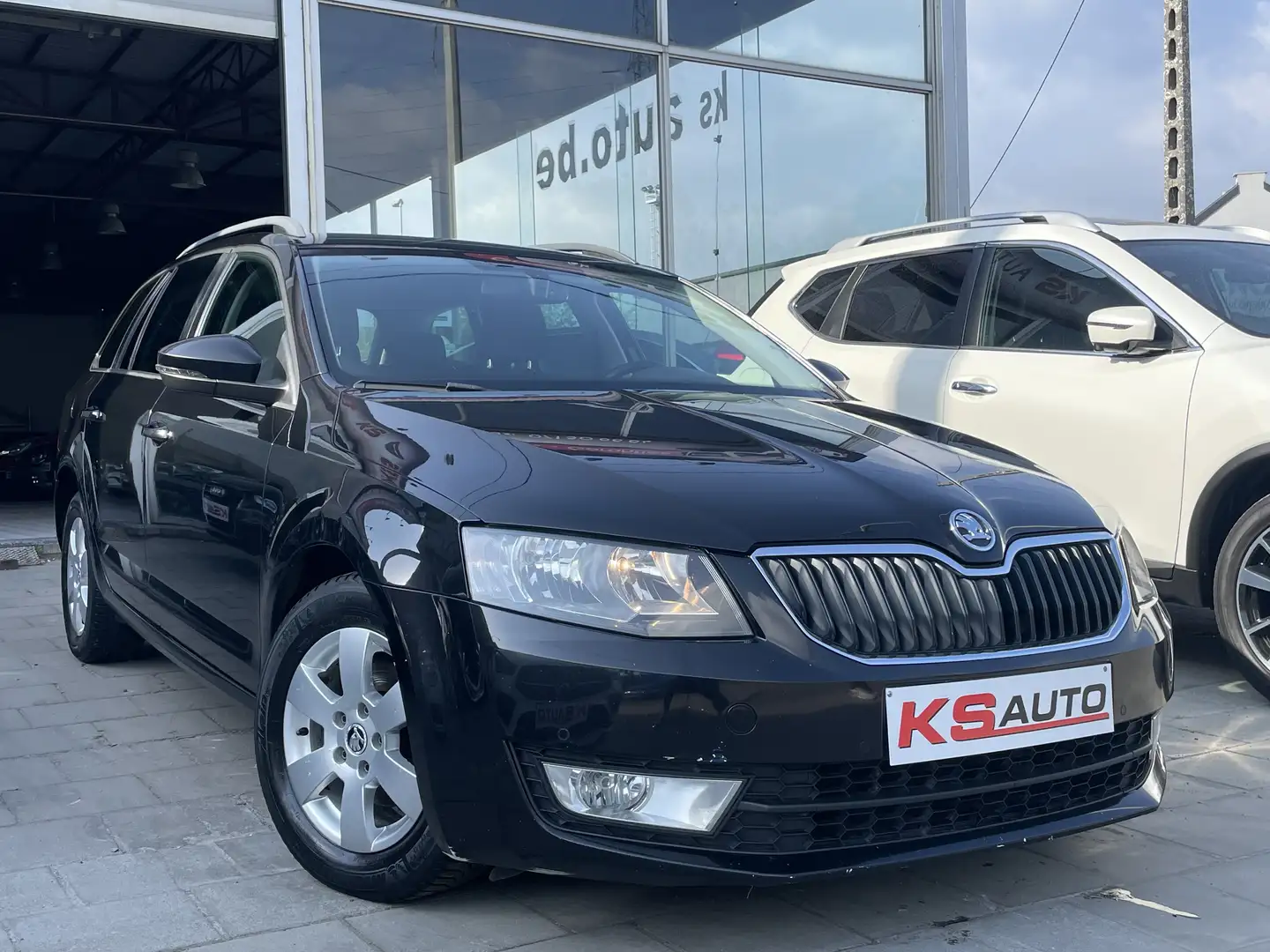Skoda Octavia SW 1.6 CR TDi Elegance DSG/273560KM/NAVI/CLIM AUTO Zwart - 2