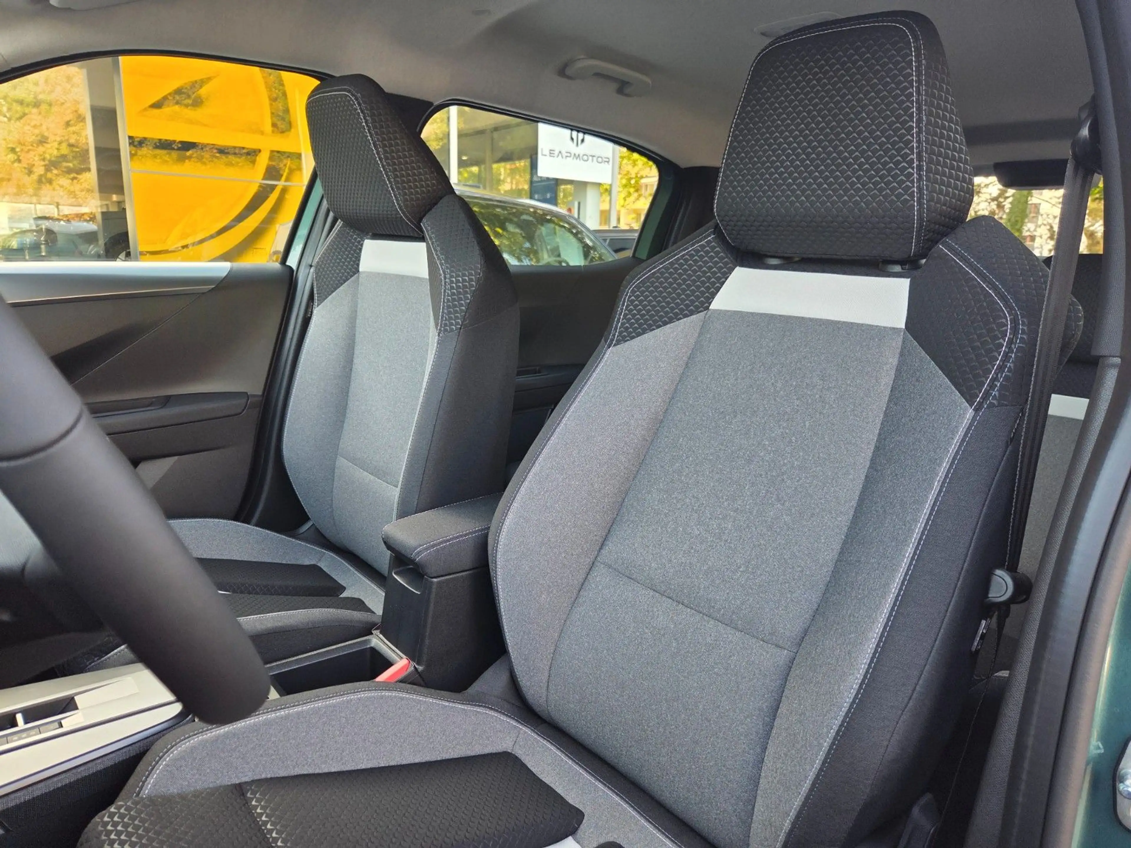 Opel Frontera 1.2T DCT6 Edition, Tech + Komfort Paket — photo 11