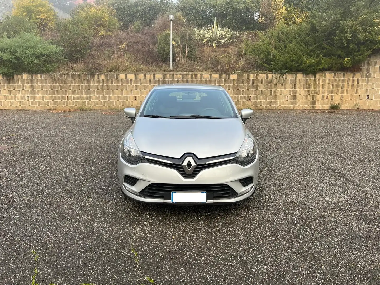 Renault Clio 2017 1.2 16v 75cv Euro6 Cruise Multif. km 600000 Zilver - 2