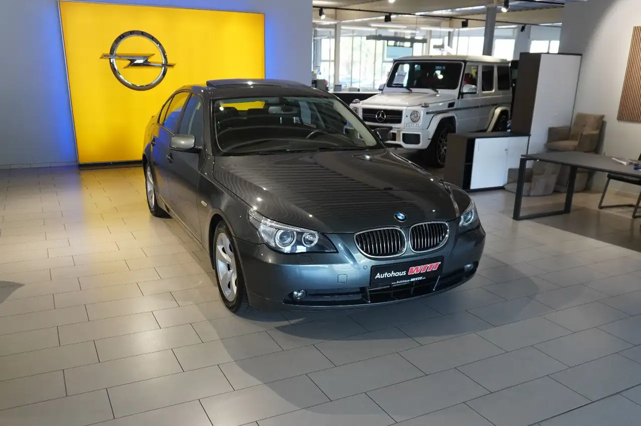 BMW 523