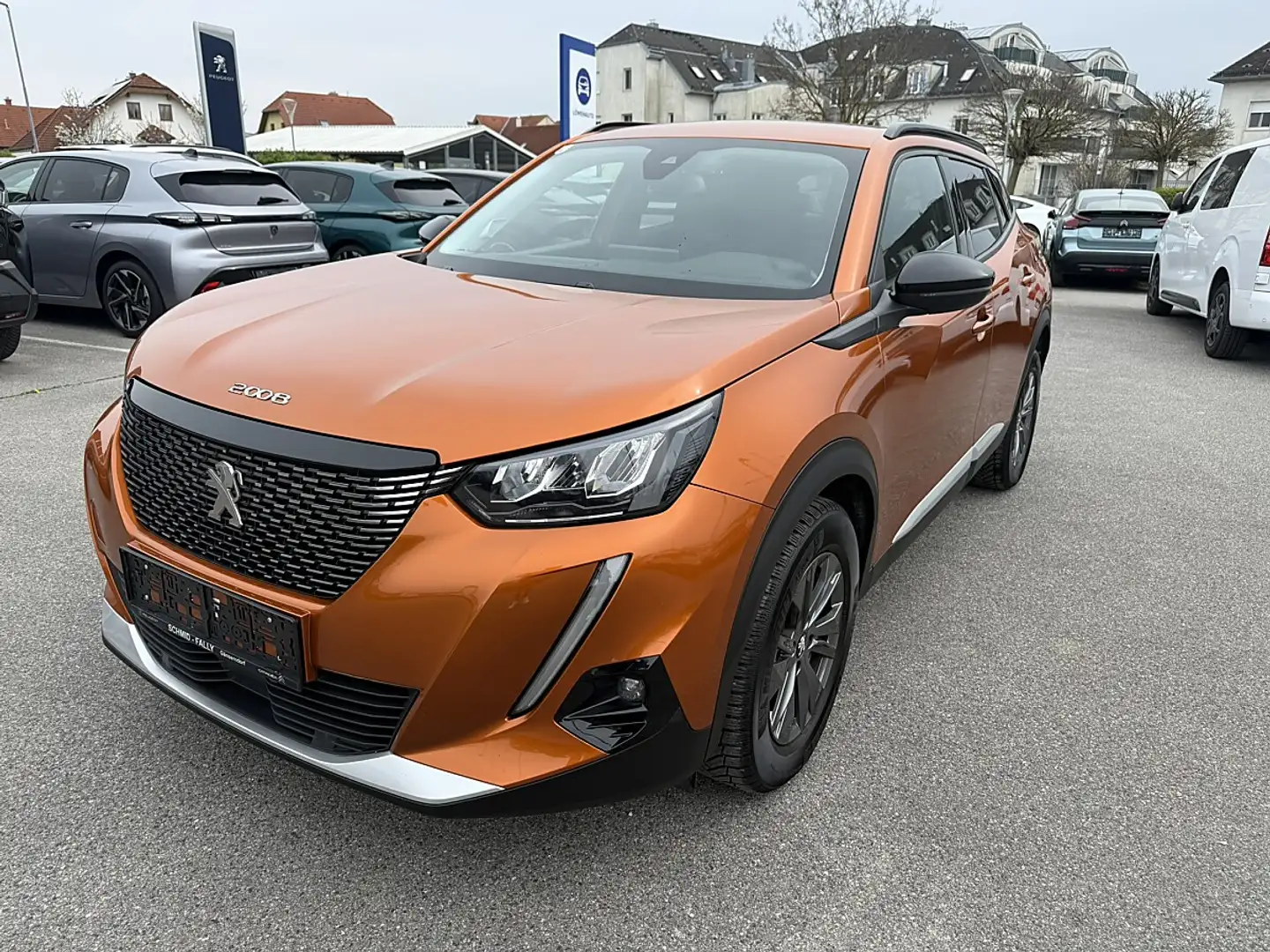Peugeot 2008 PureTech 130 S&S Allure Pack 6-Gang-Manuell Orange - 1