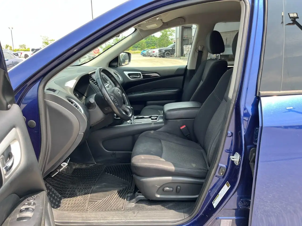 Nissan Pathfinder снимка Nissan Pathfinder