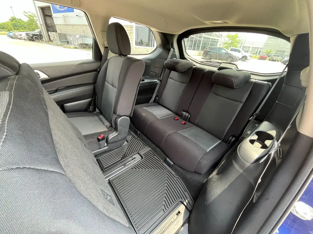 Nissan Pathfinder снимка Nissan Pathfinder
