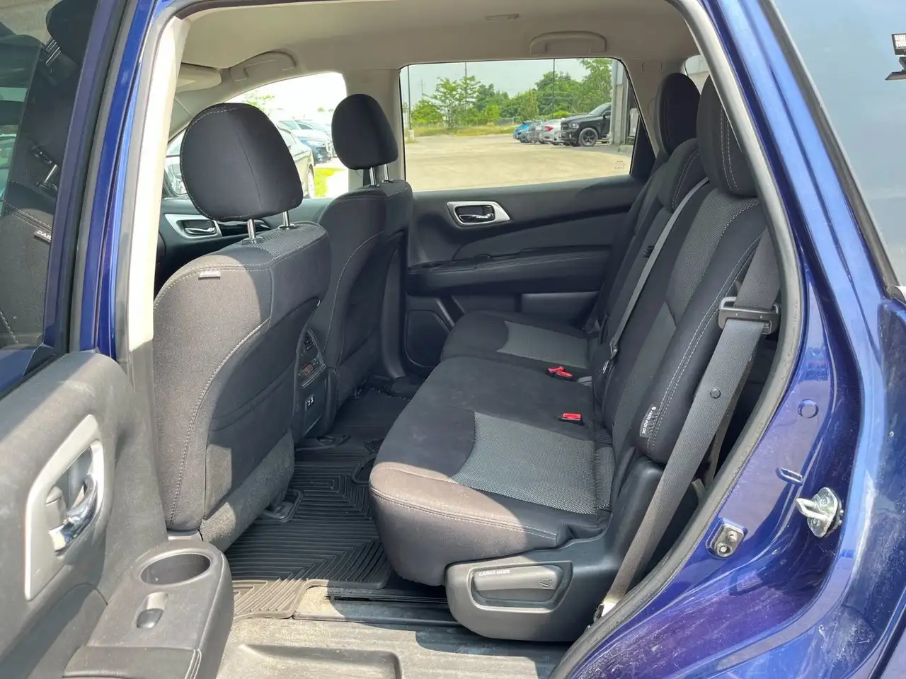 Nissan Pathfinder снимка Nissan Pathfinder