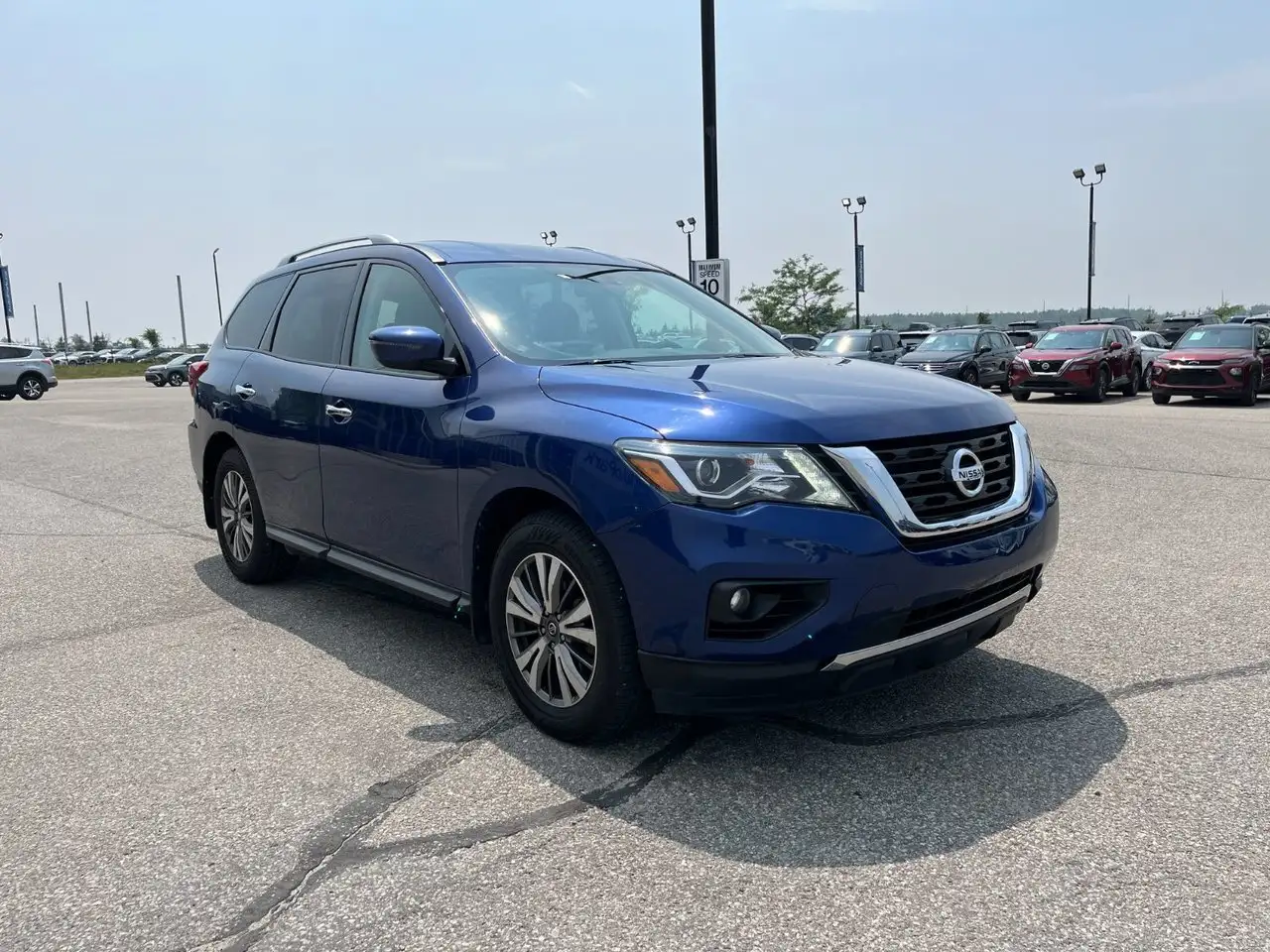 Nissan Pathfinder снимка Nissan Pathfinder